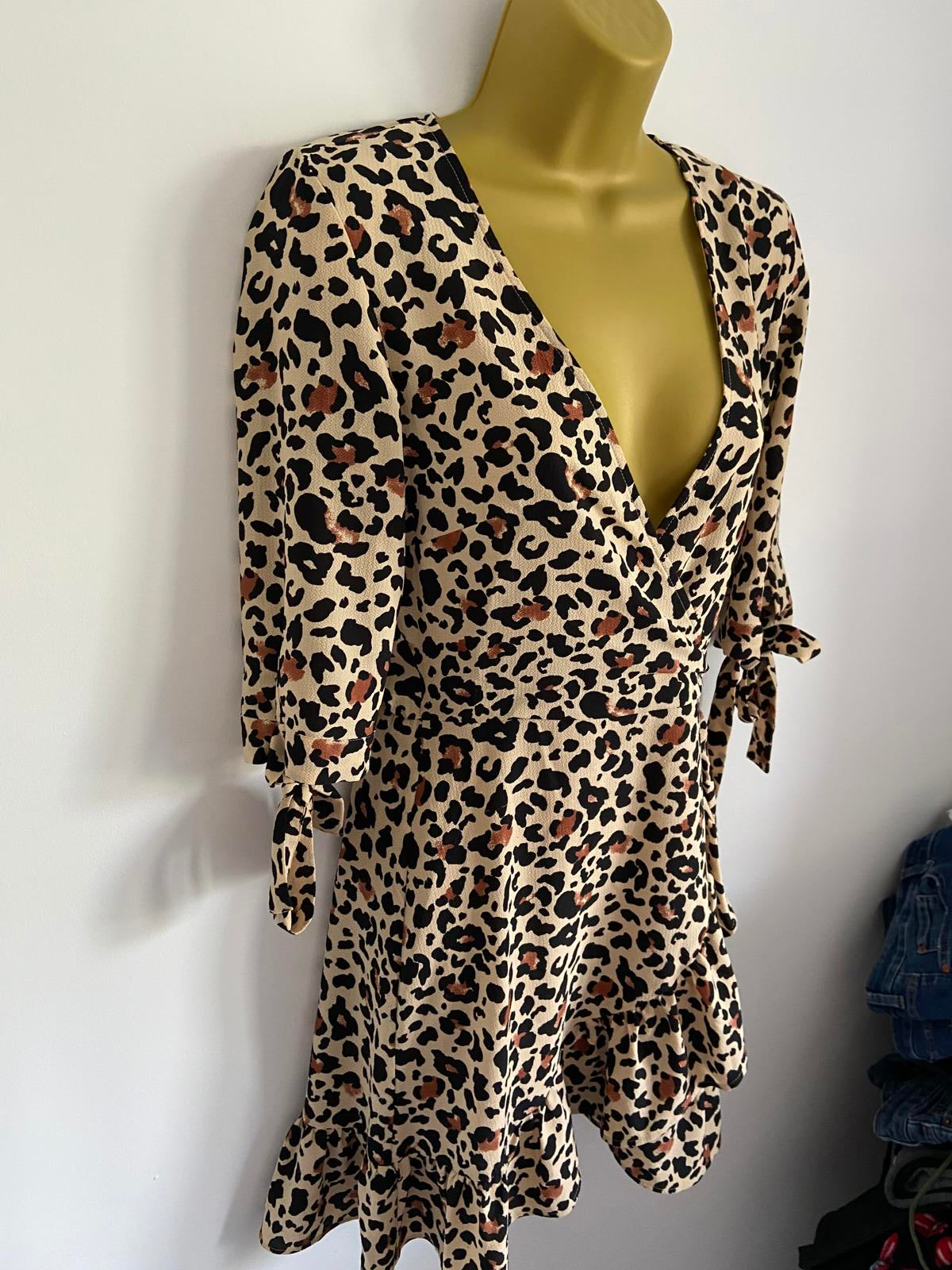 H&M Size 6 Leopard Print Wrap Front Tea Dress Ruffle Hem Ribbon Tie Sleeve