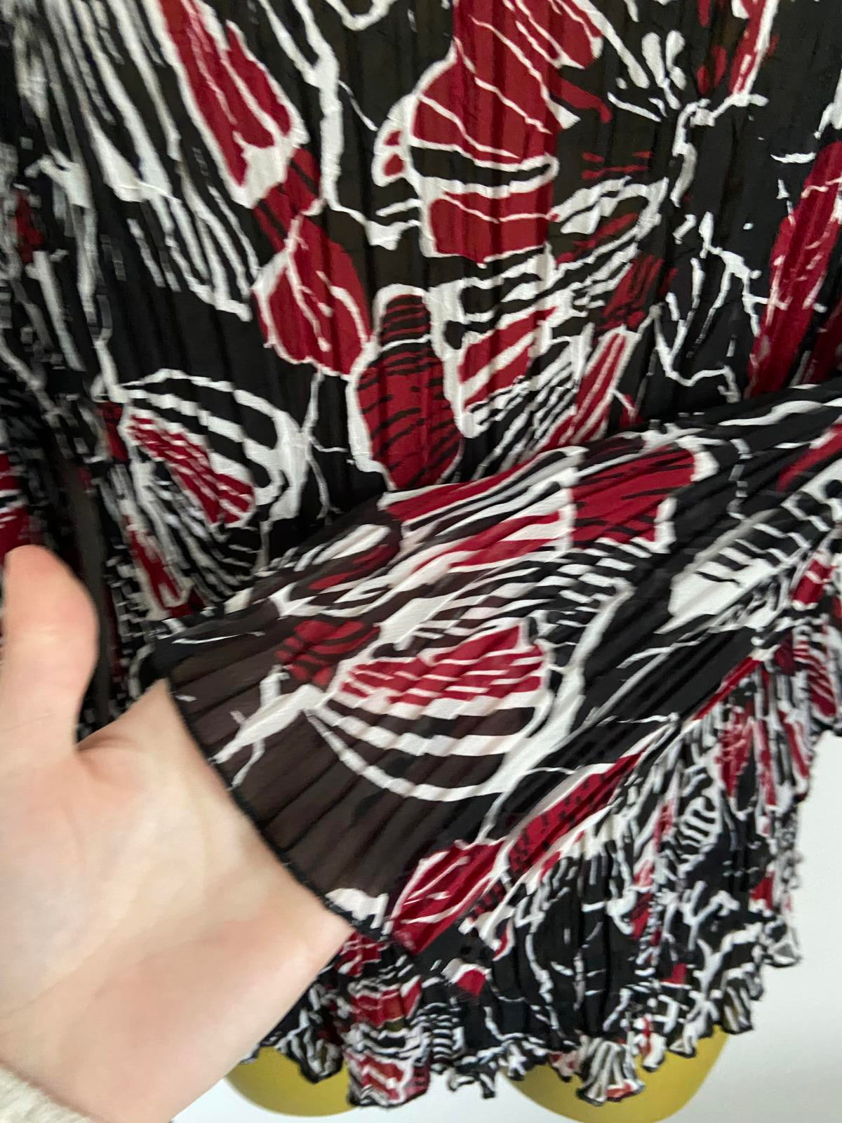 CC Size Medium Red White & Black Floral Crinkle Plisse V-Neck Sheer Blouse