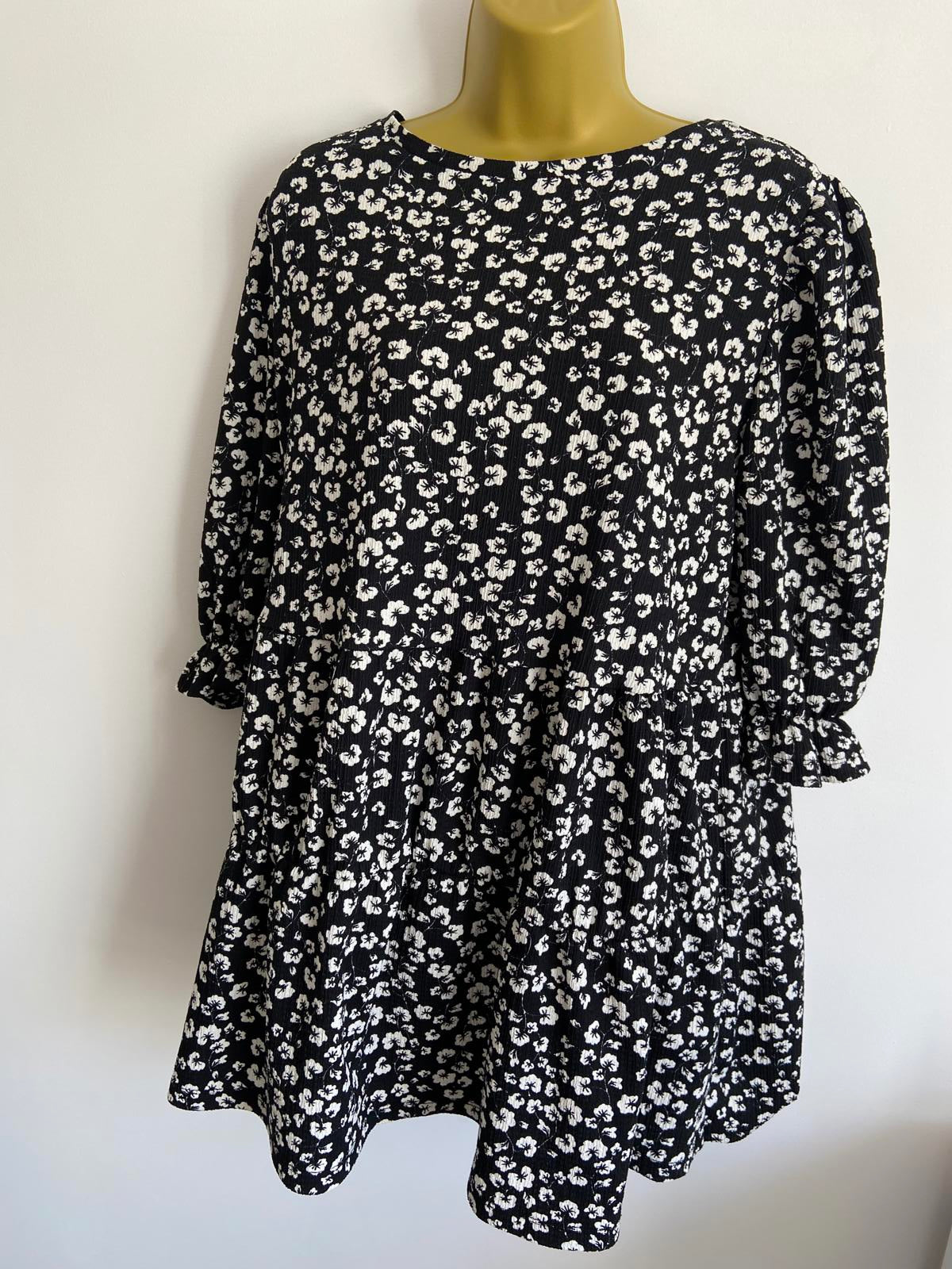 Papaya Size Large Black Floral Blouse