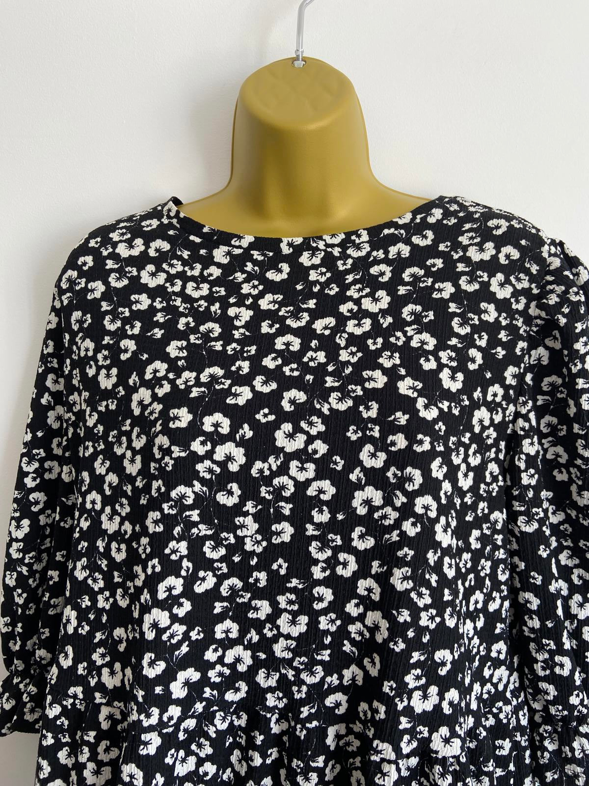 Papaya Size Large Black Floral Blouse