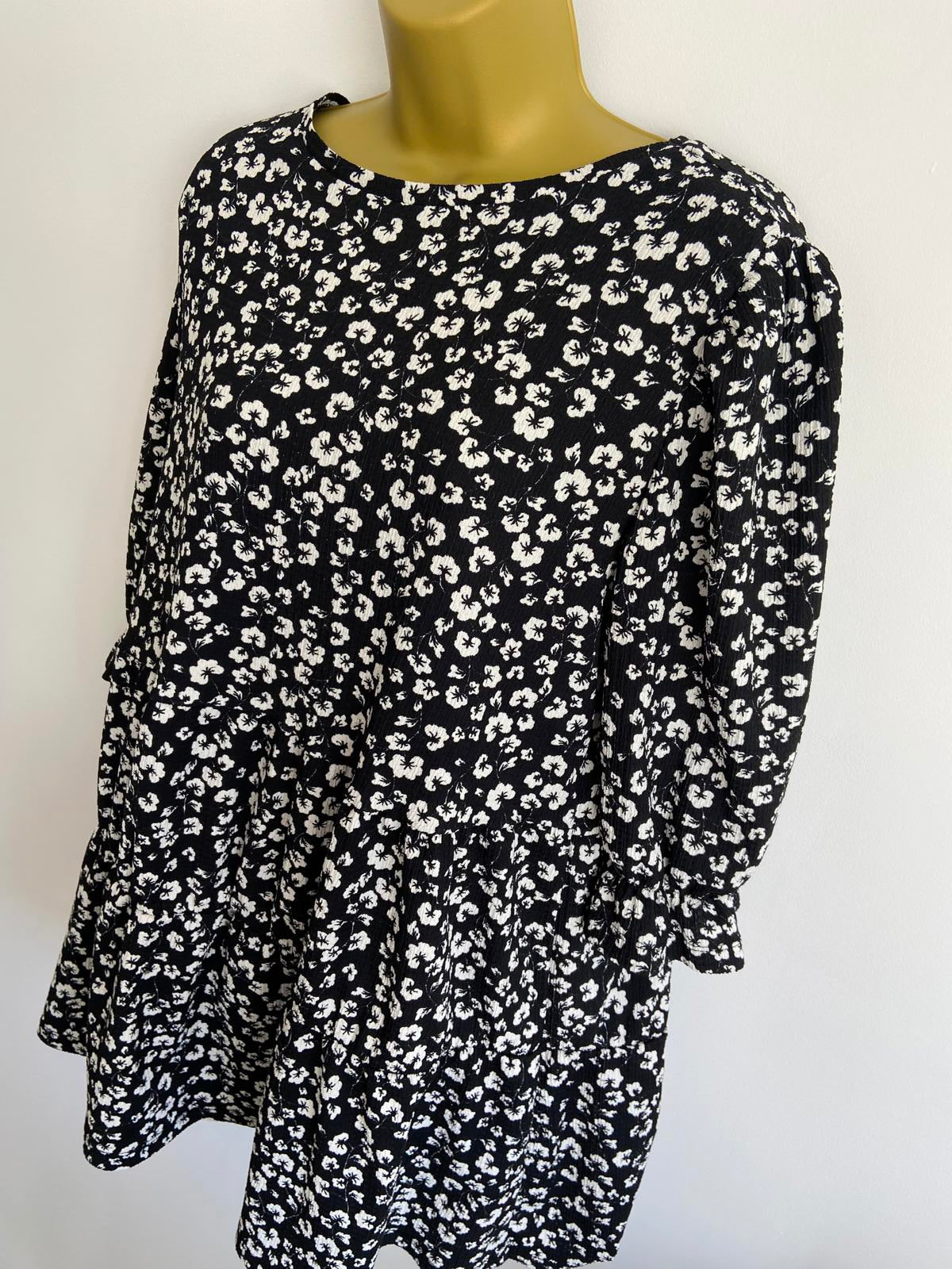 Papaya Size Large Black Floral Blouse
