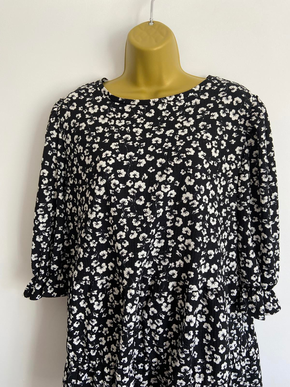 Papaya Size Large Black Floral Blouse