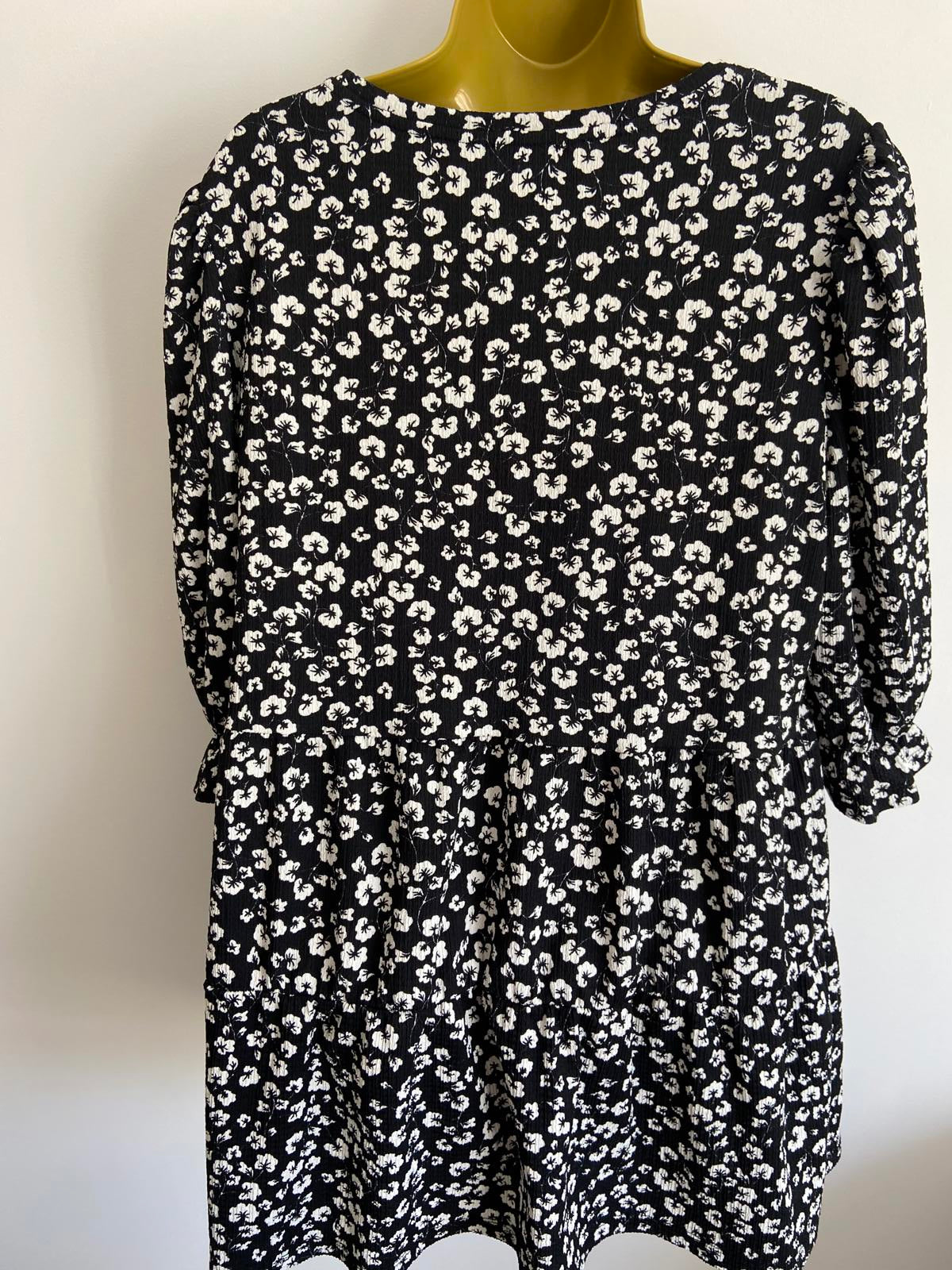Papaya Size Large Black Floral Blouse