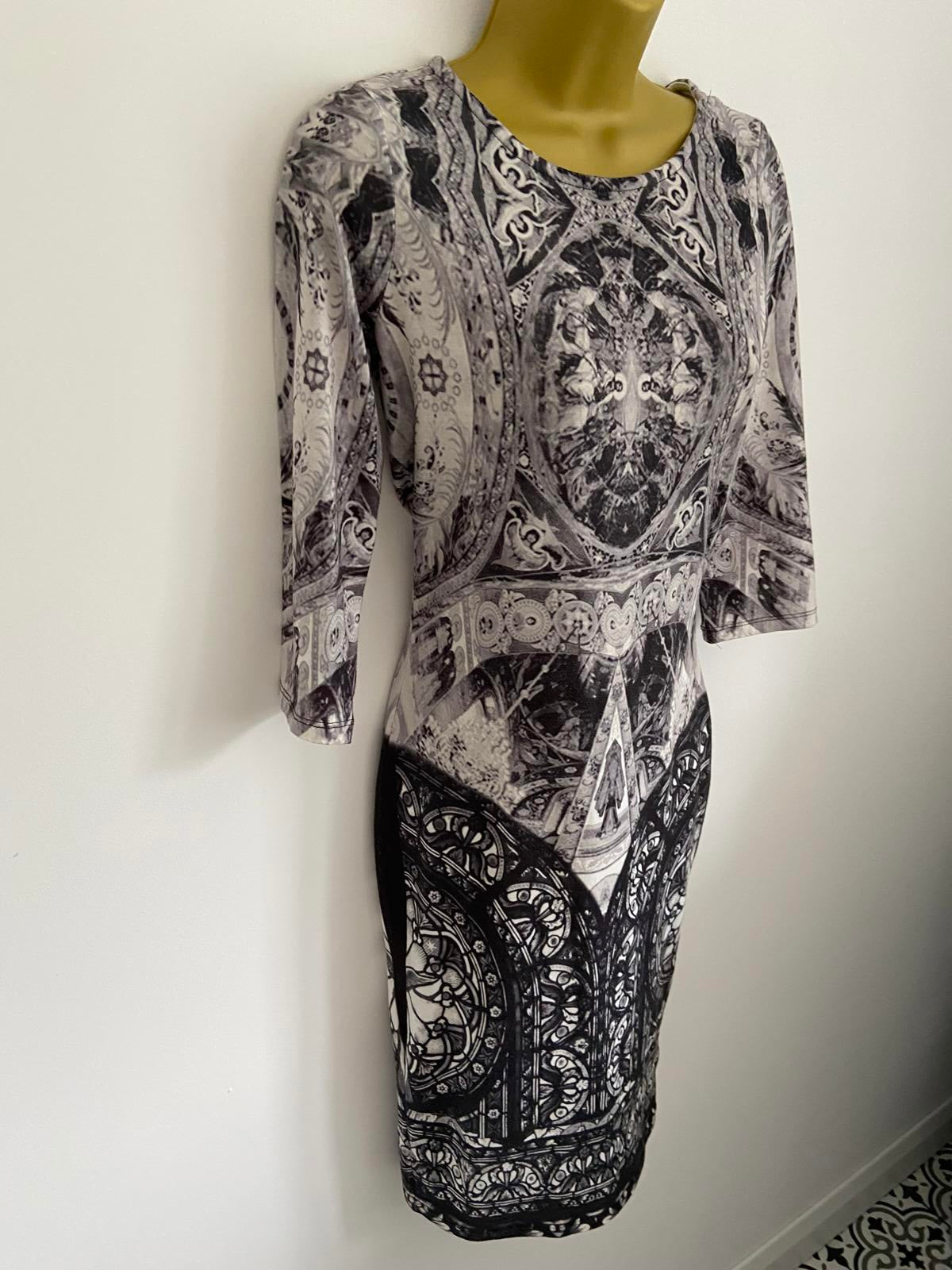 River Island Size 10 Black & White Stained Glass Church Print Midi T-Shirt Dress