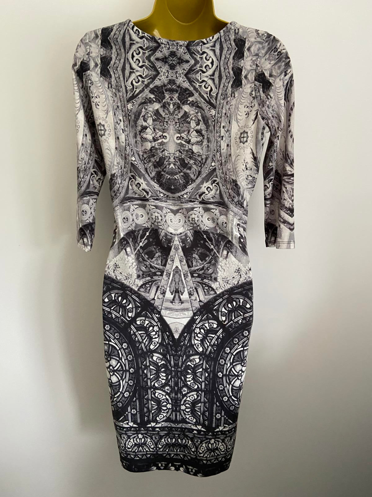 River Island Size 10 Black & White Stained Glass Church Print Midi T-Shirt Dress