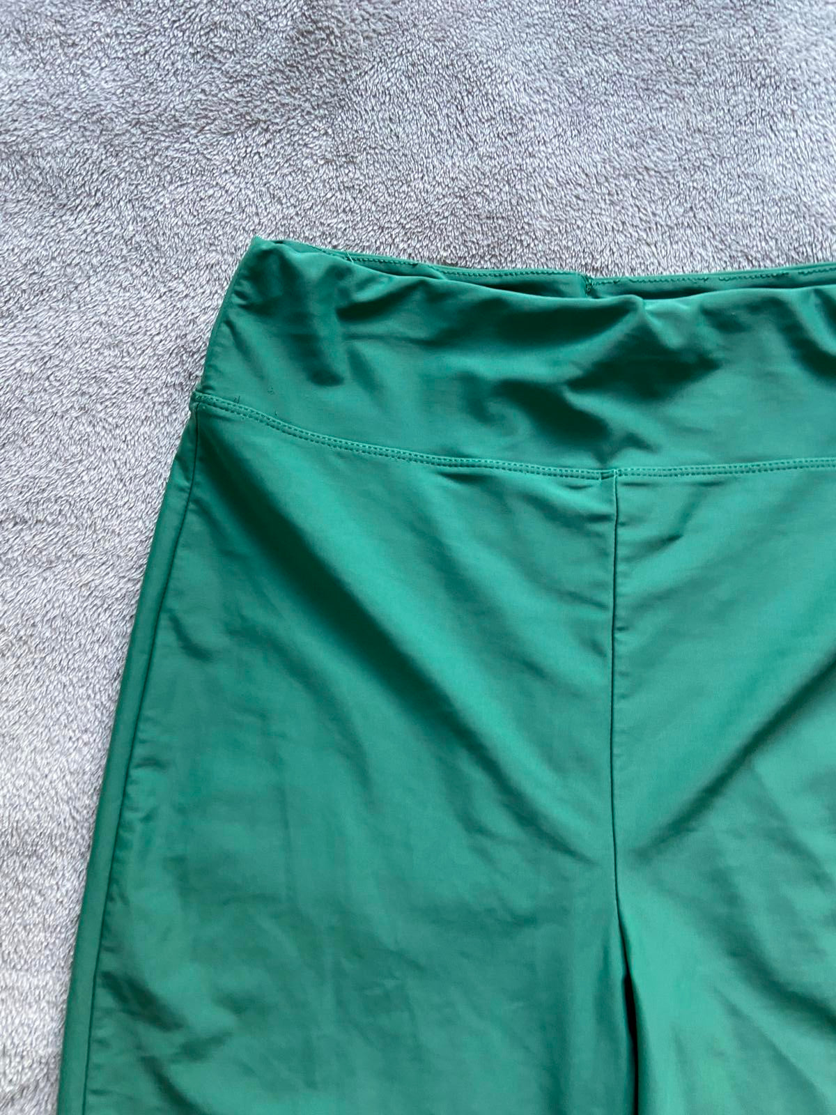 ASOS Size 12 Green Lycra Cycling Shorts Gym Yoga Mid-Thigh Activewear