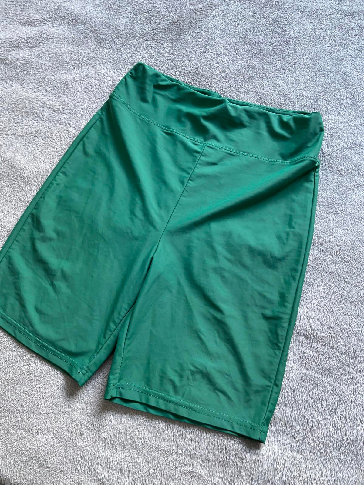 ASOS Size 12 Green Lycra Cycling Shorts Gym Yoga Mid-Thigh Activewear