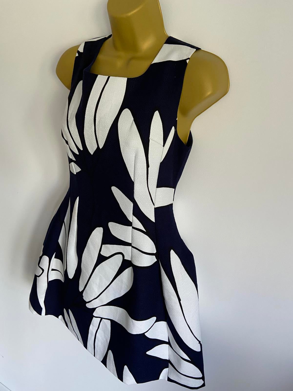 Cameo Rose Size 10 Navy & White Large Floral Fit and Flare Mini Dress