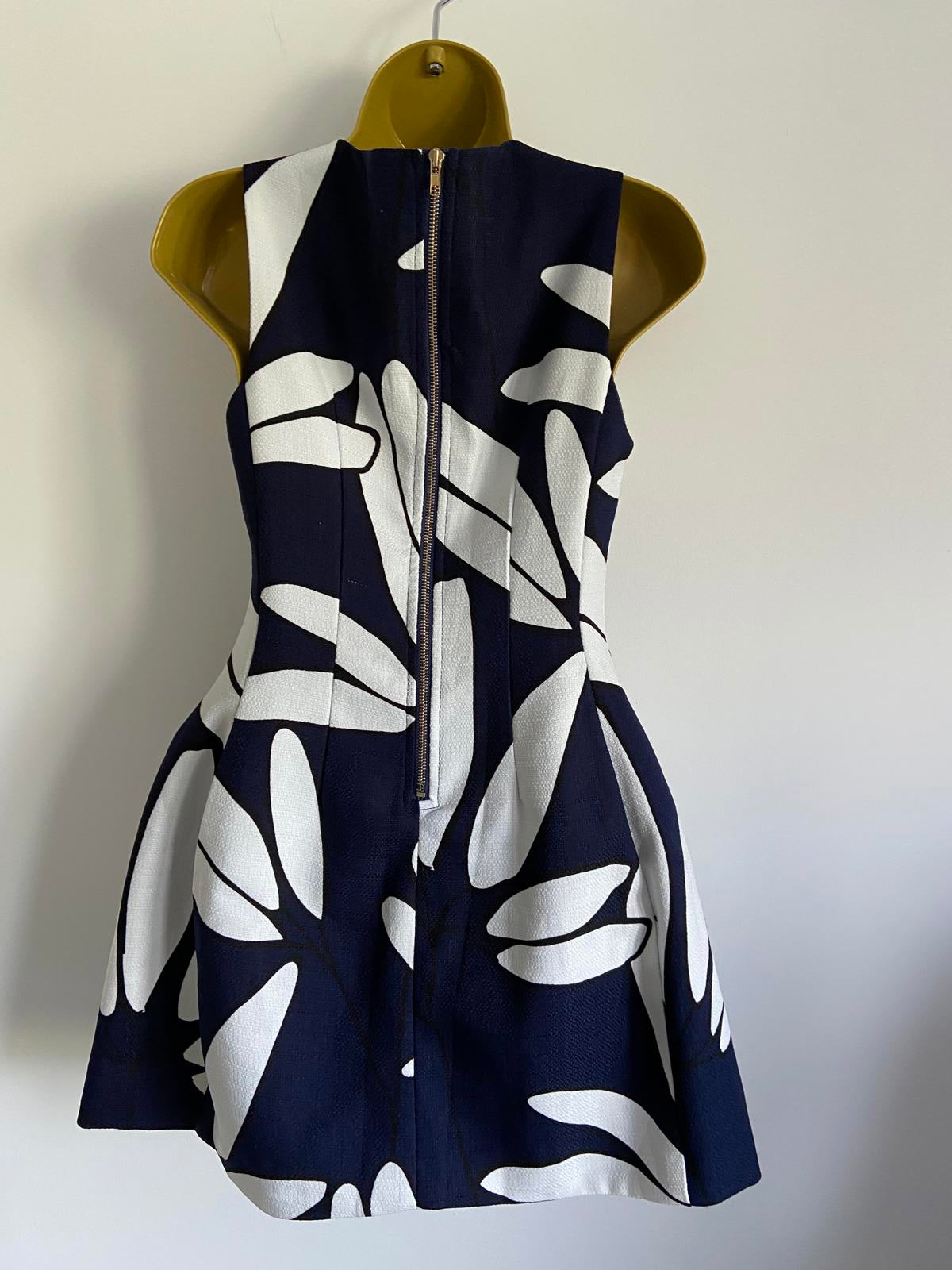 Cameo Rose Size 10 Navy & White Large Floral Fit and Flare Mini Dress