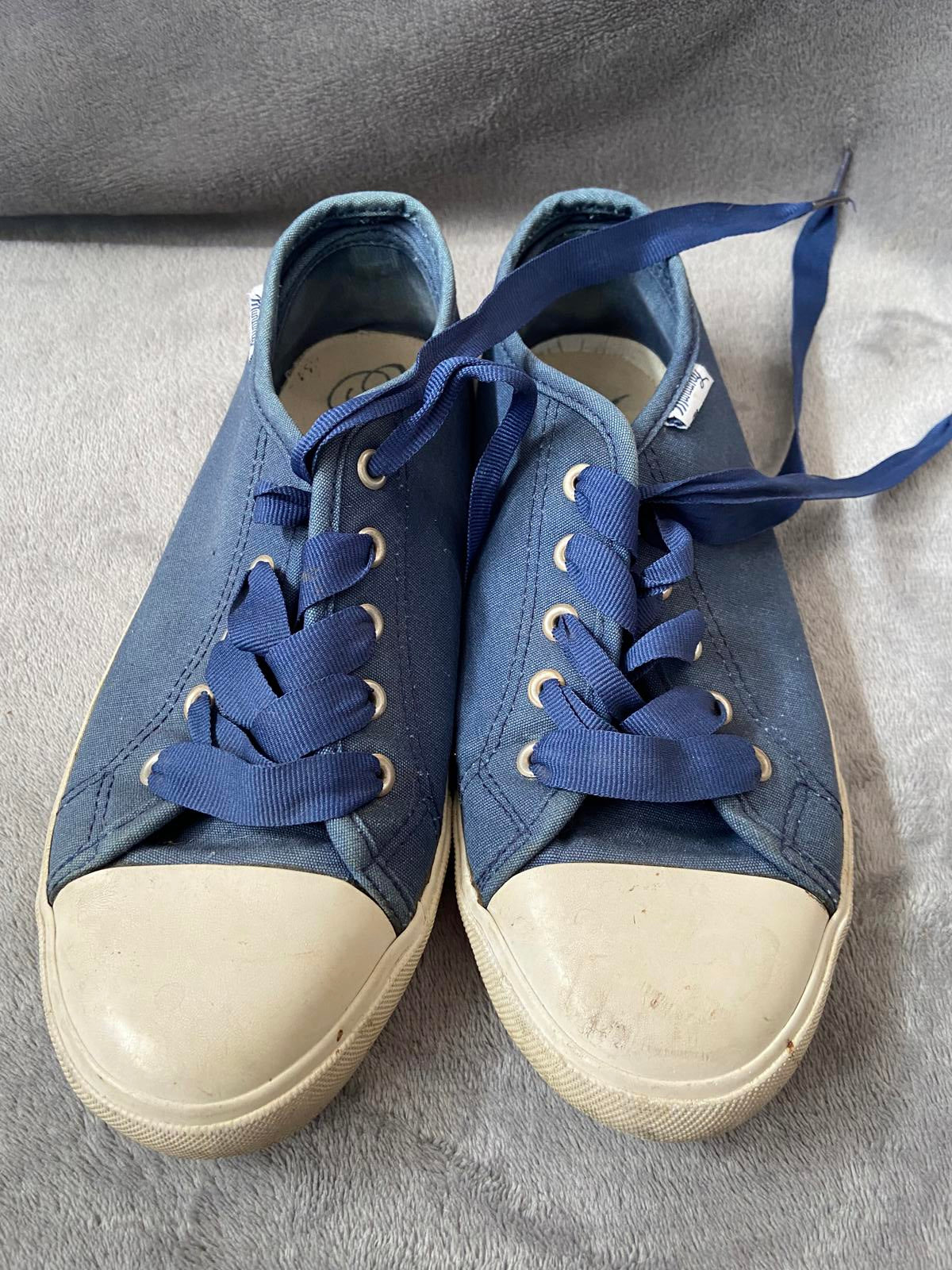 Mantaray Men’s Size 8 Navy Blue Canvas Lace Up Trainers Flat Plimsoll Shoes