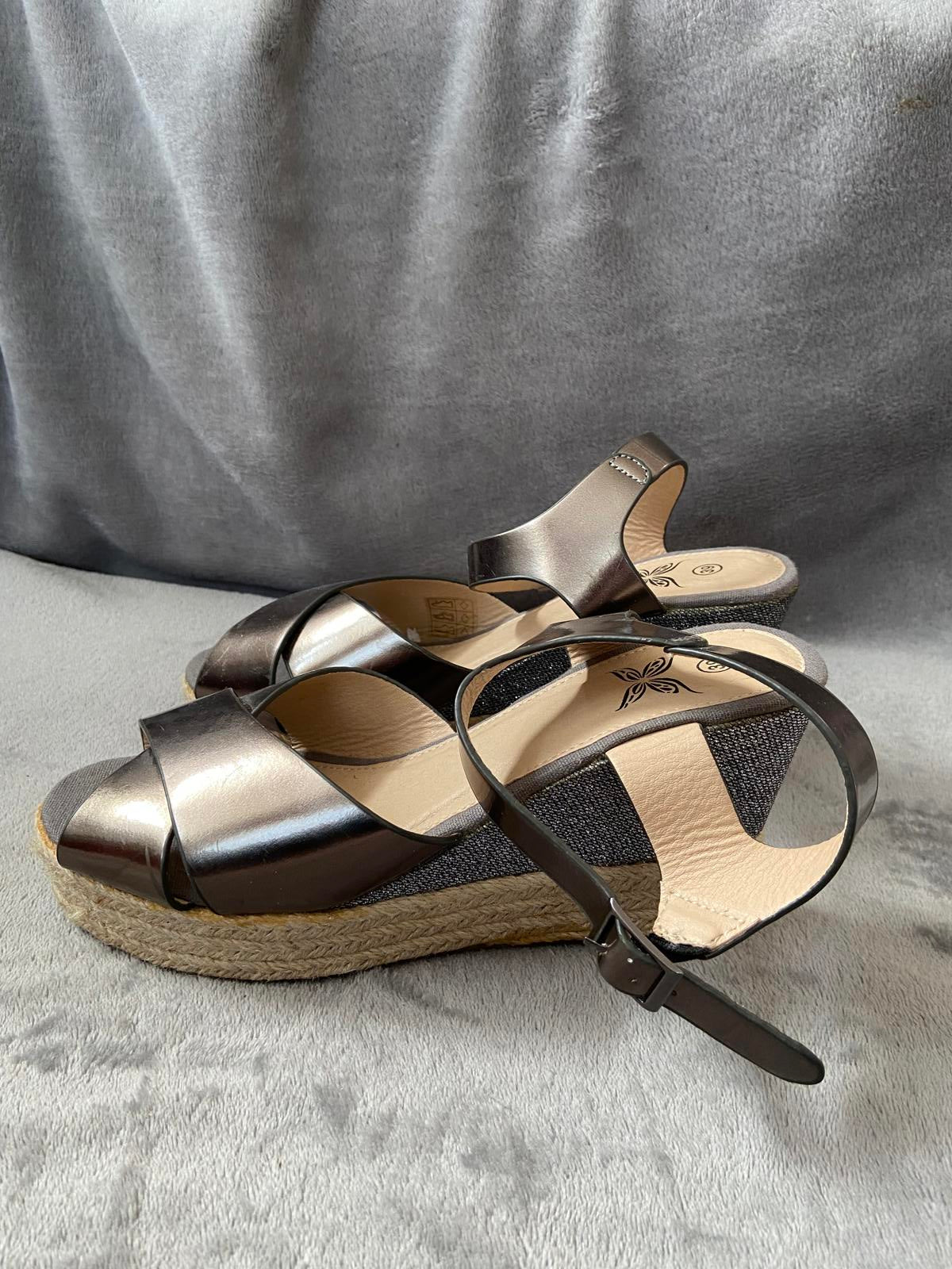 Silver Metallic & Glitter Wedge Sandals Size 6 EU 39 Cross Strap Espadrille