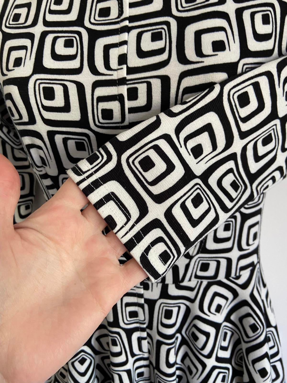 Closet Size 8 Black & White Retro Mod Geometric Flare Dress with Pockets