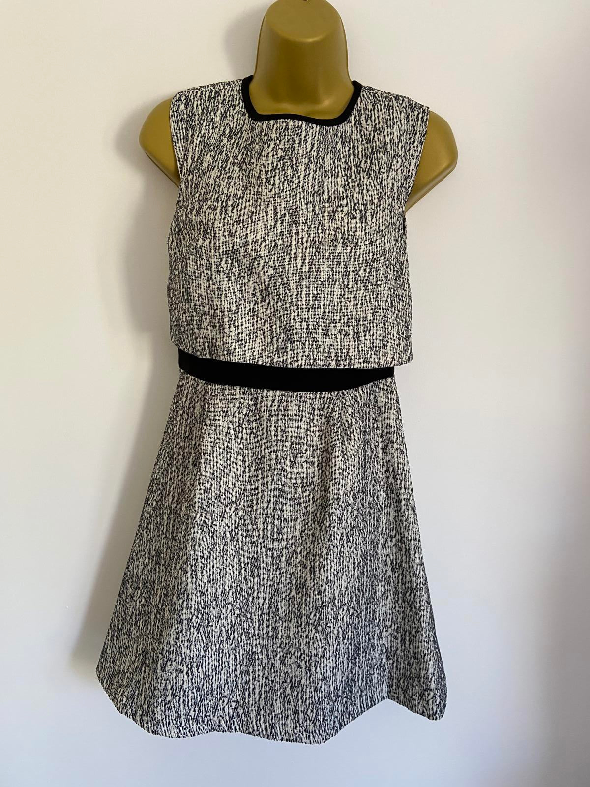 Oasis Size 8 Black & White Textured Print Sleeveless Fit & Flare Skater Dress