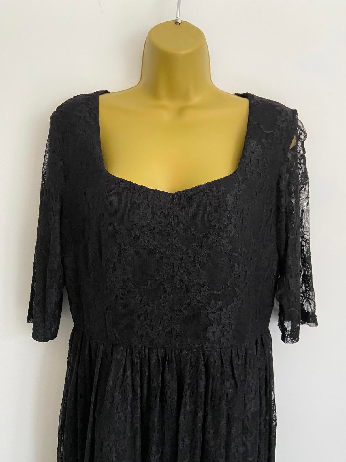 Misfits London Size 14 Black Floral Lace Fully Lined Short Sleeve Party Dress