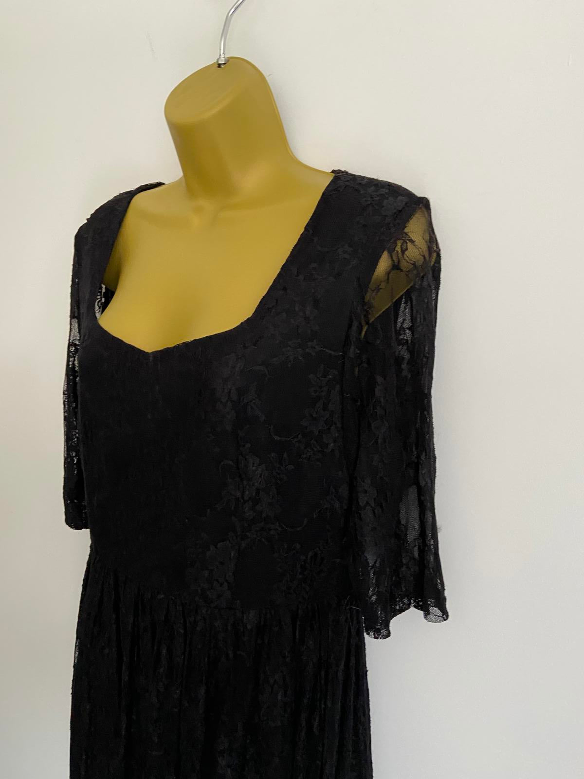 Misfits London Size 14 Black Floral Lace Fully Lined Short Sleeve Party Dress