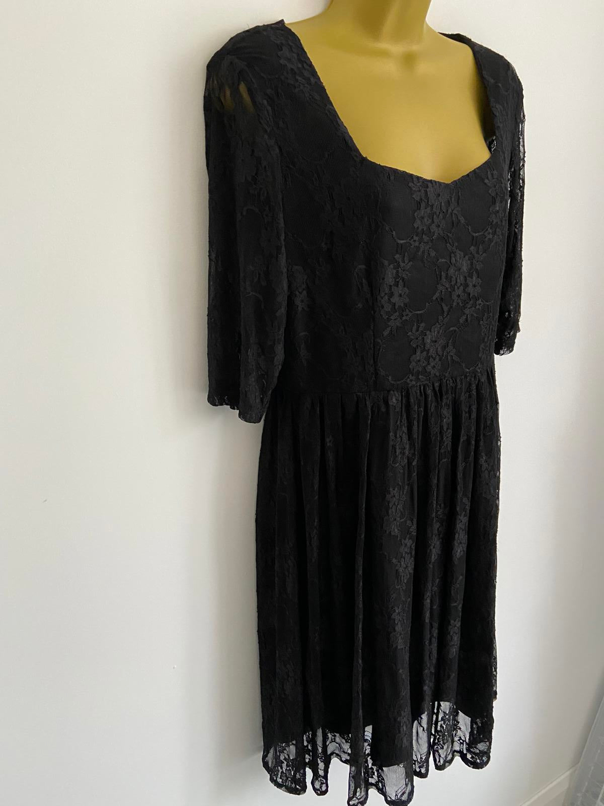 Misfits London Size 14 Black Floral Lace Fully Lined Short Sleeve Party Dress