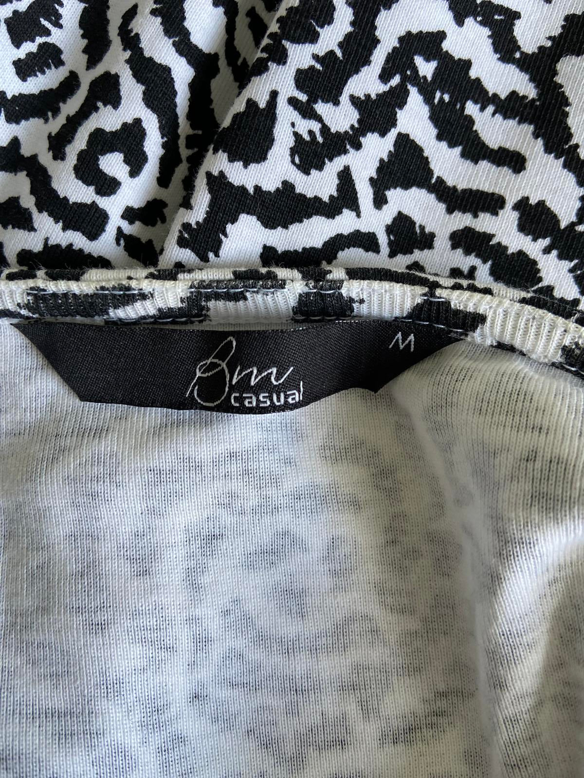 BM Casual Size Medium Black & White Rose Print V-Neck 100% Cotton T-Shirt