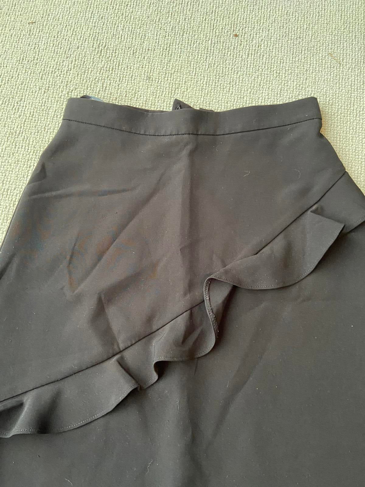 Dorothy Perkins Size 6 Black Skirt