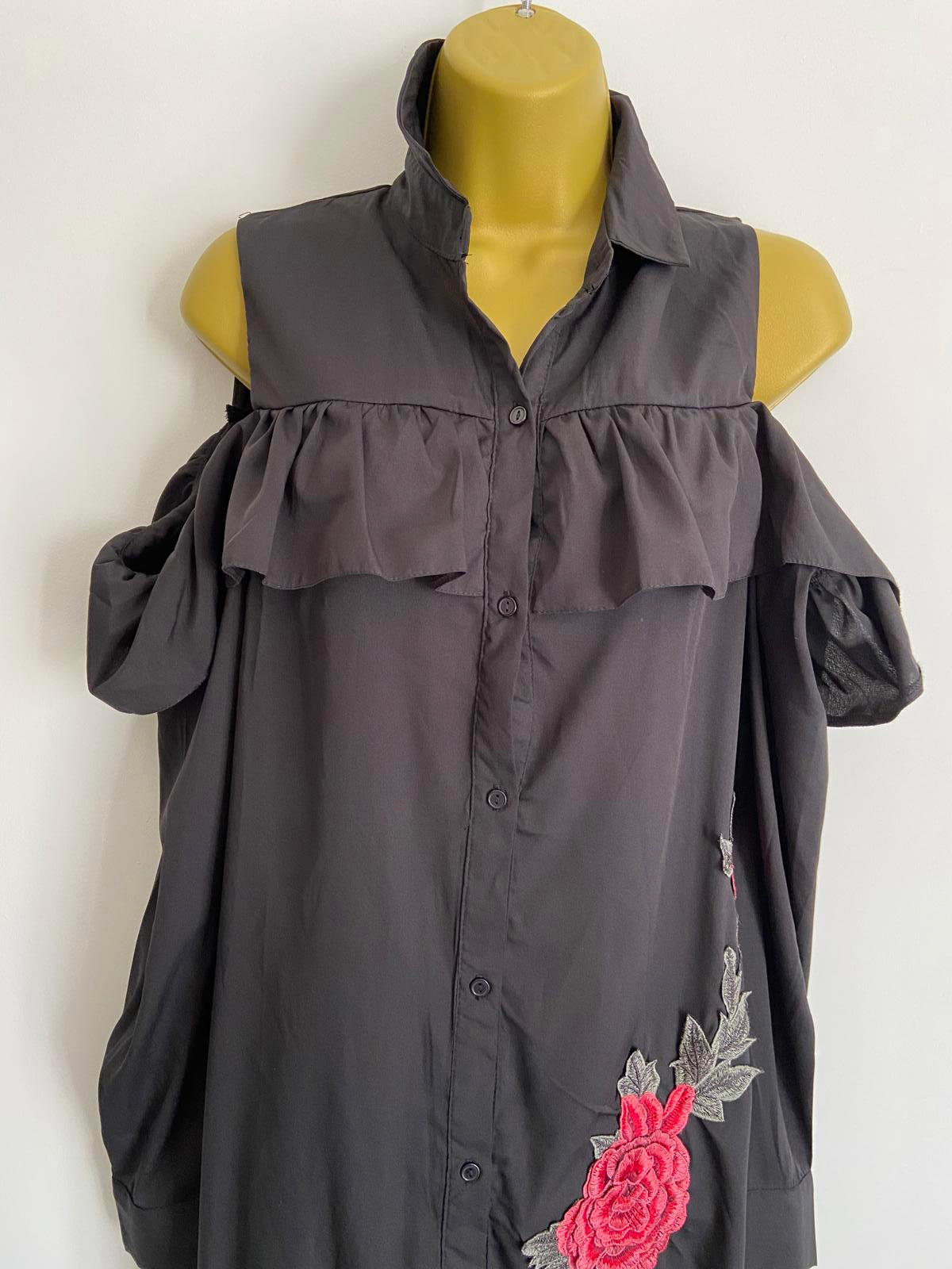 Boohoo Size 12 Black Cold Shoulder Shirt Dress Floral Rose Embroidery Detail