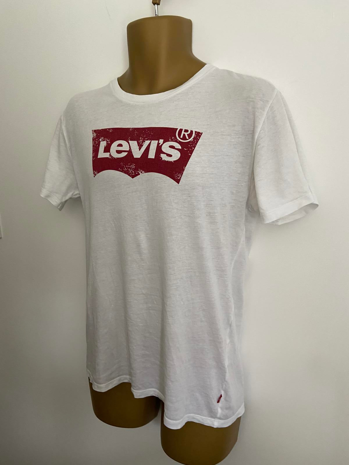 Levi's White T-Shirt with Classic Red Batwing Logo - Short Sleeve, Size Medium