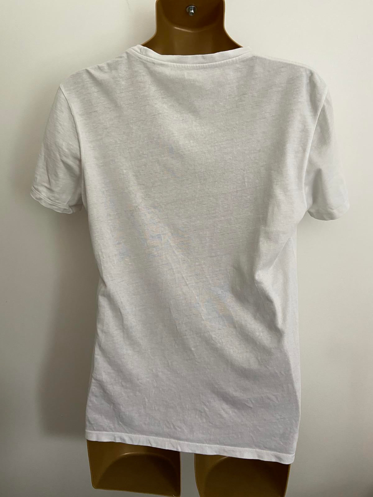 Levi's White T-Shirt with Classic Red Batwing Logo - Short Sleeve, Size Medium