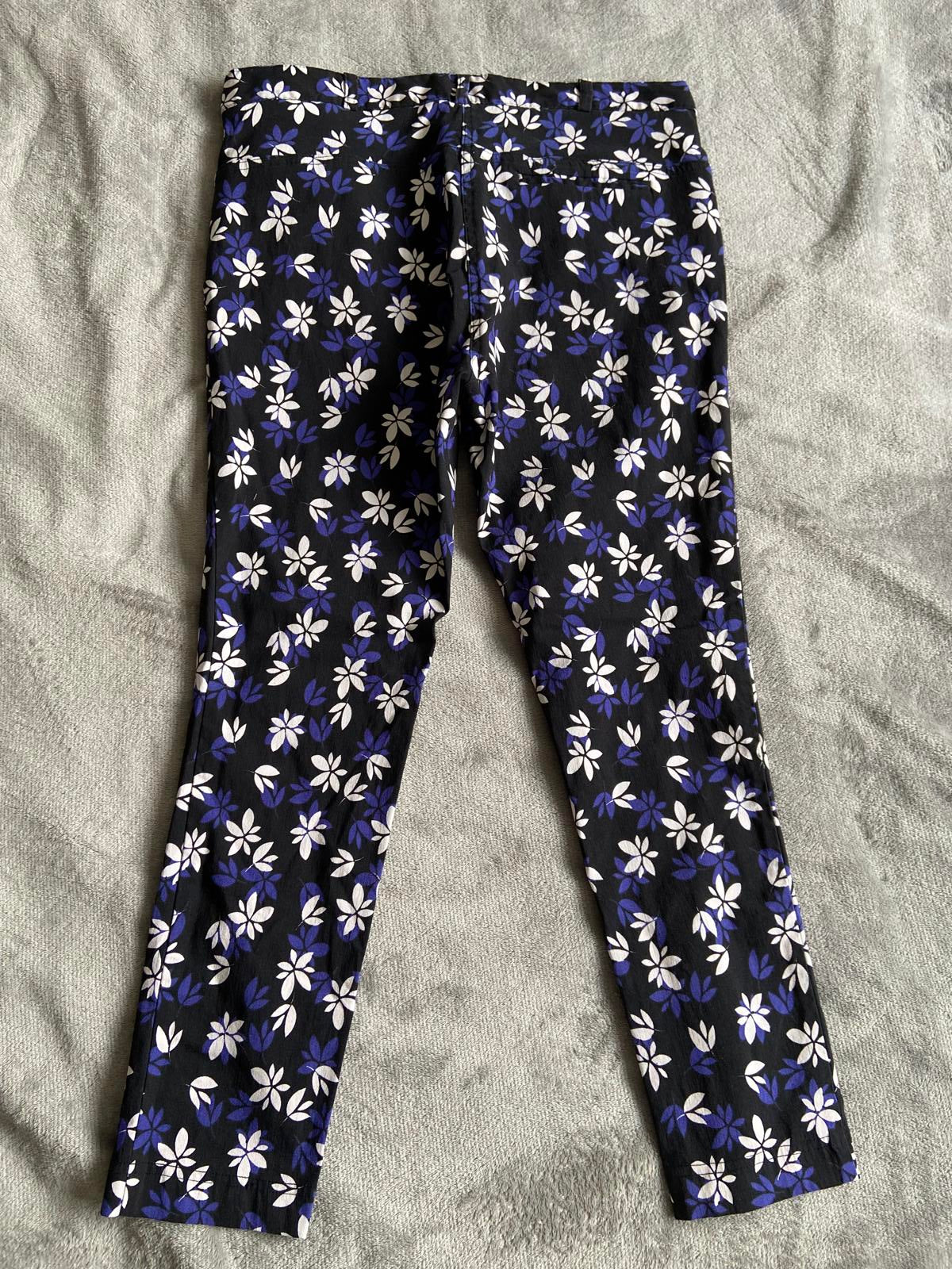 Dorothy Perkins Size 12 Black Floral Cropped Trousers Blue & White Print