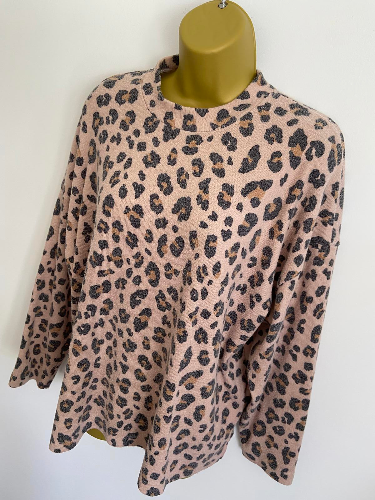 F&F Size Large Brown & Tan Leopard Print Lightweight Sweater 60cm P2P