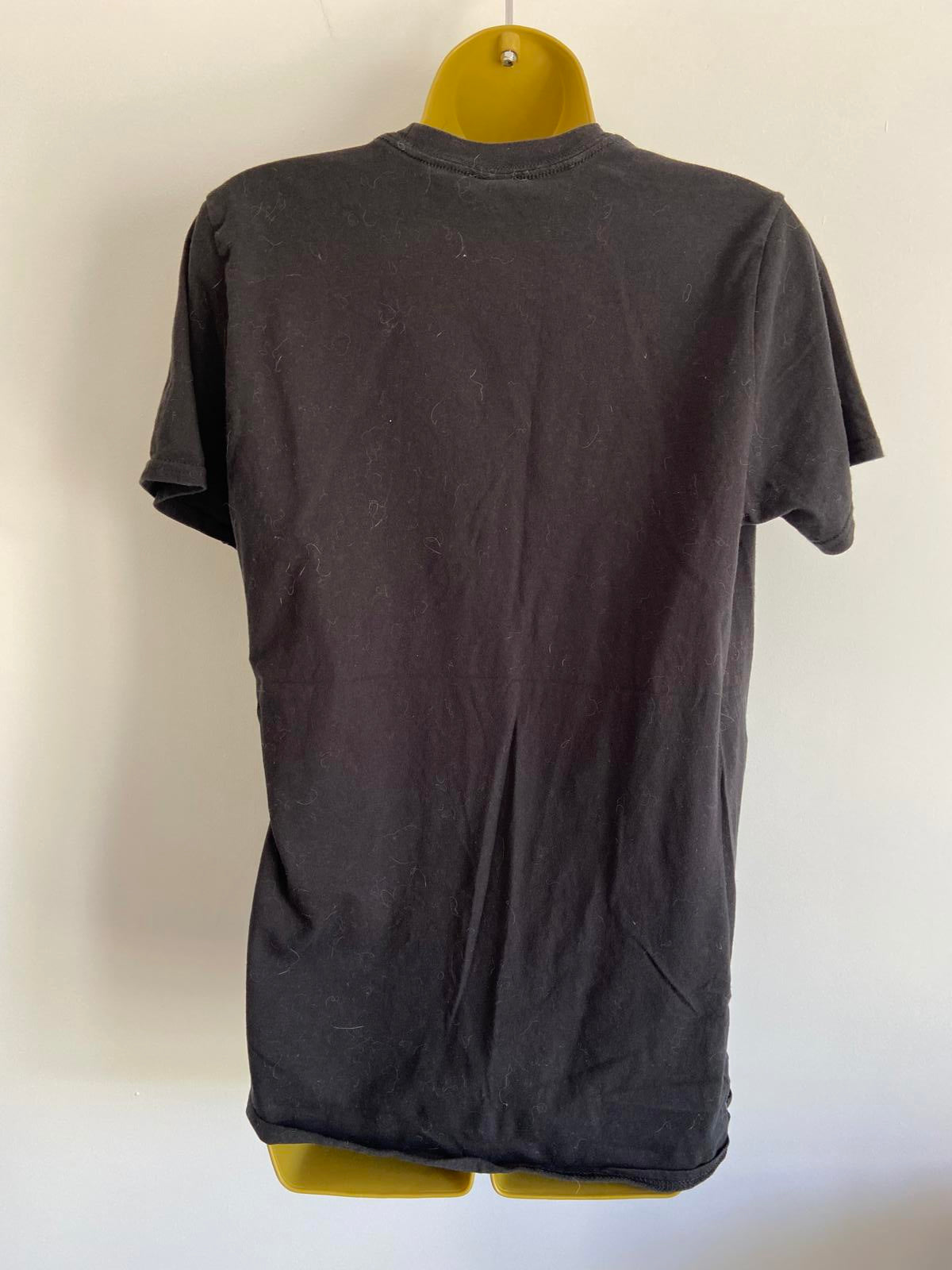 Medium Black T-shirt with the writing in gold 'Good Vibes'