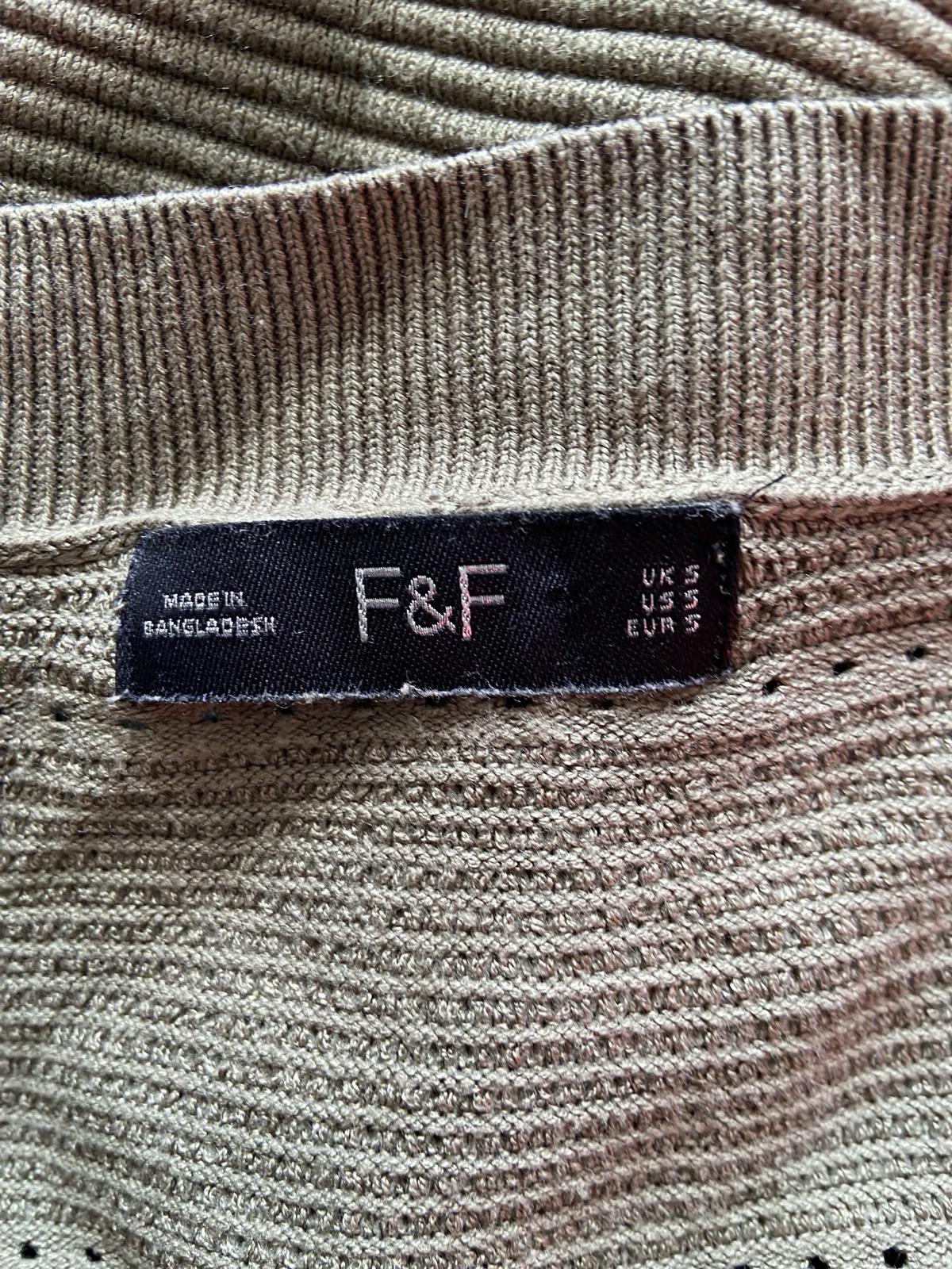 F&F Size Small Khaki Green Ribbed Knit Short Sleeve V-Neck Jumper