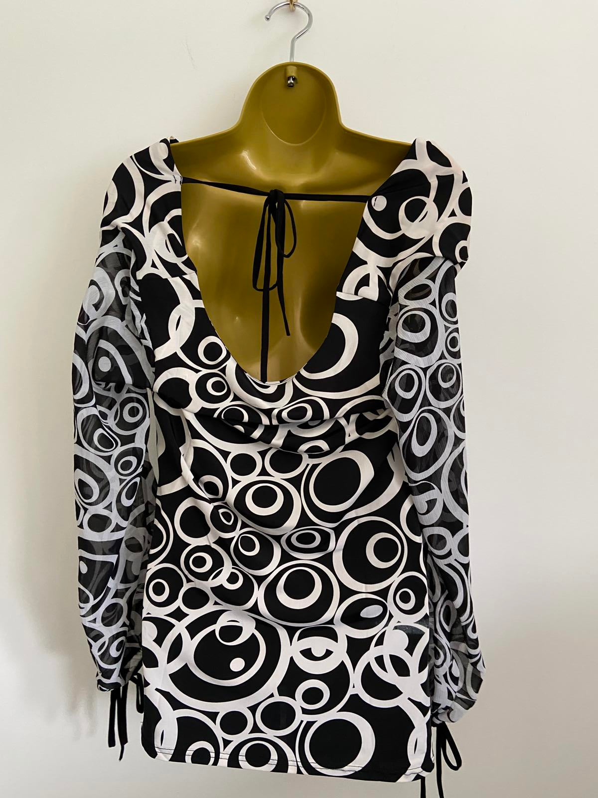 Kiah Size S/M Black & White Geometric Circular Print Dress Sheer Sleeves