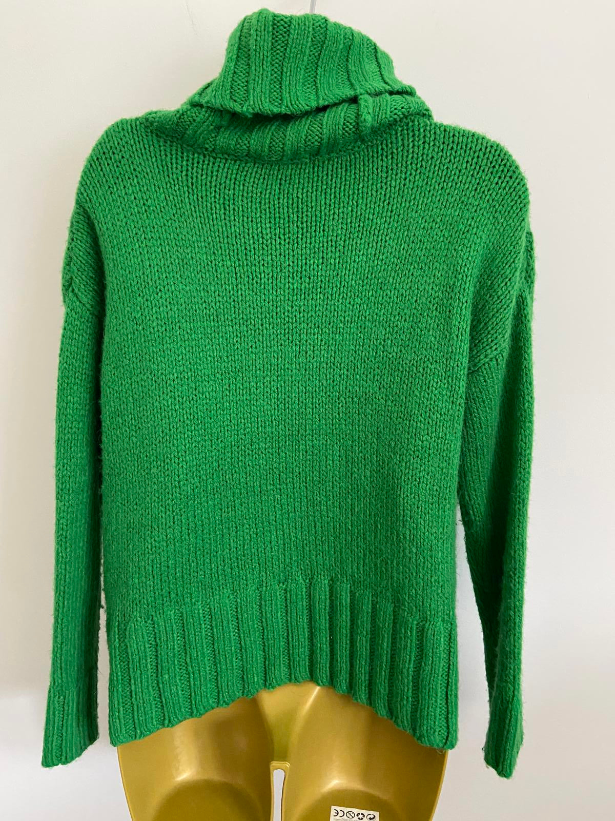 Tu Size 8 Bright Green Soft Chunky Knit High Neck Sweater