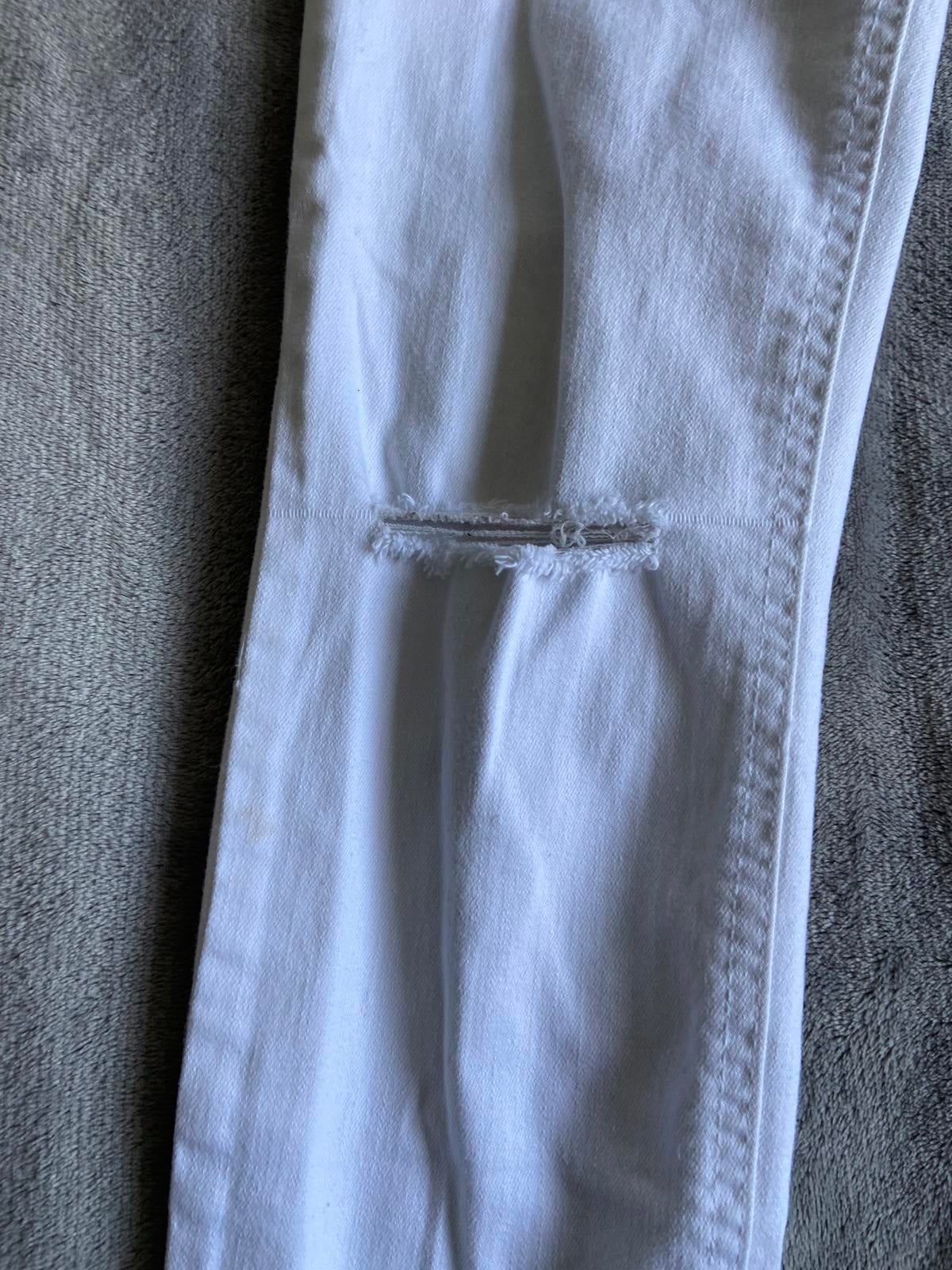 New Look White Skinny Jeans Size 12 Distressed Ripped Knee Denim