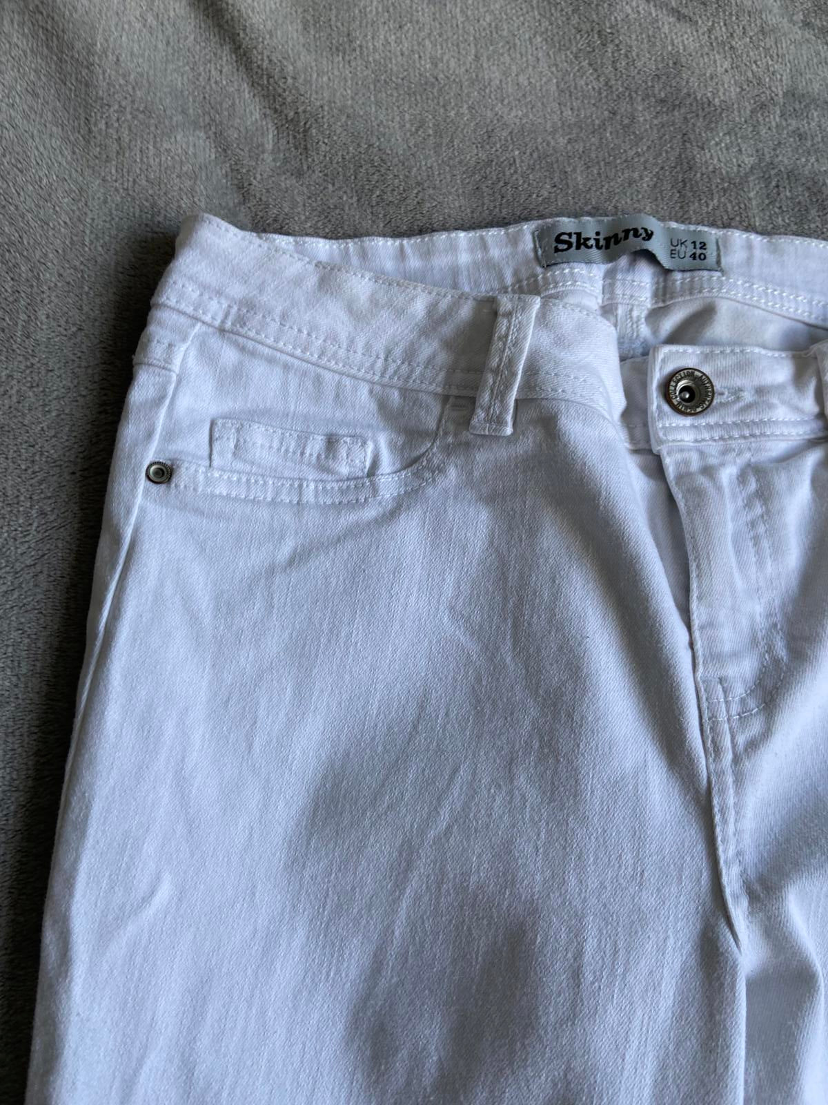 New Look White Skinny Jeans Size 12 Distressed Ripped Knee Denim