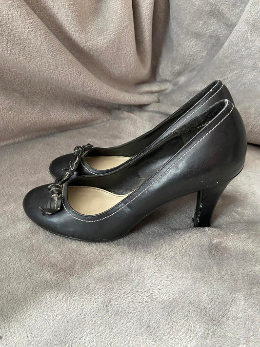 New Look Size 6 Black Heels White Contrast Stitching Bow Detail 9cm Heel