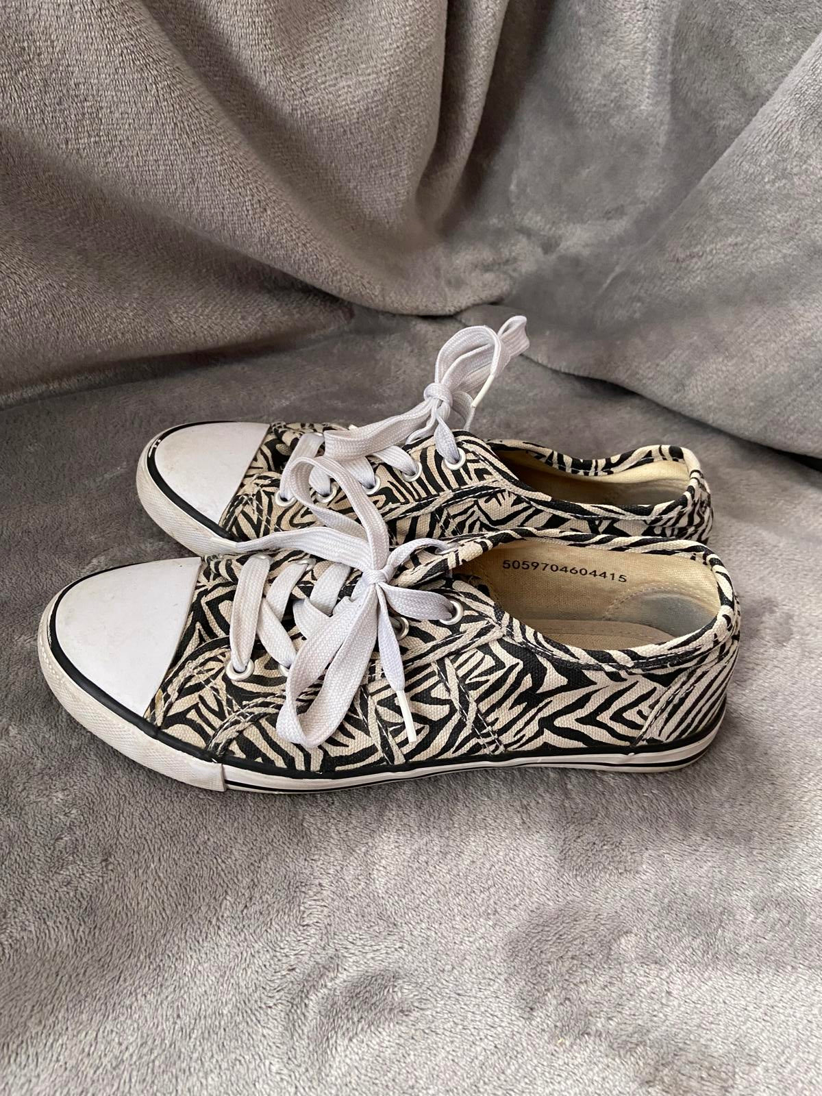 Tu Women’s Size 6 Zebra Print Canvas Lace-Up Trainers Excellent Condition