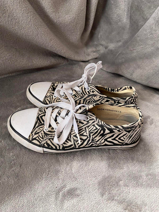 Tu Women’s Size 6 Zebra Print Canvas Lace-Up Trainers Excellent Condition