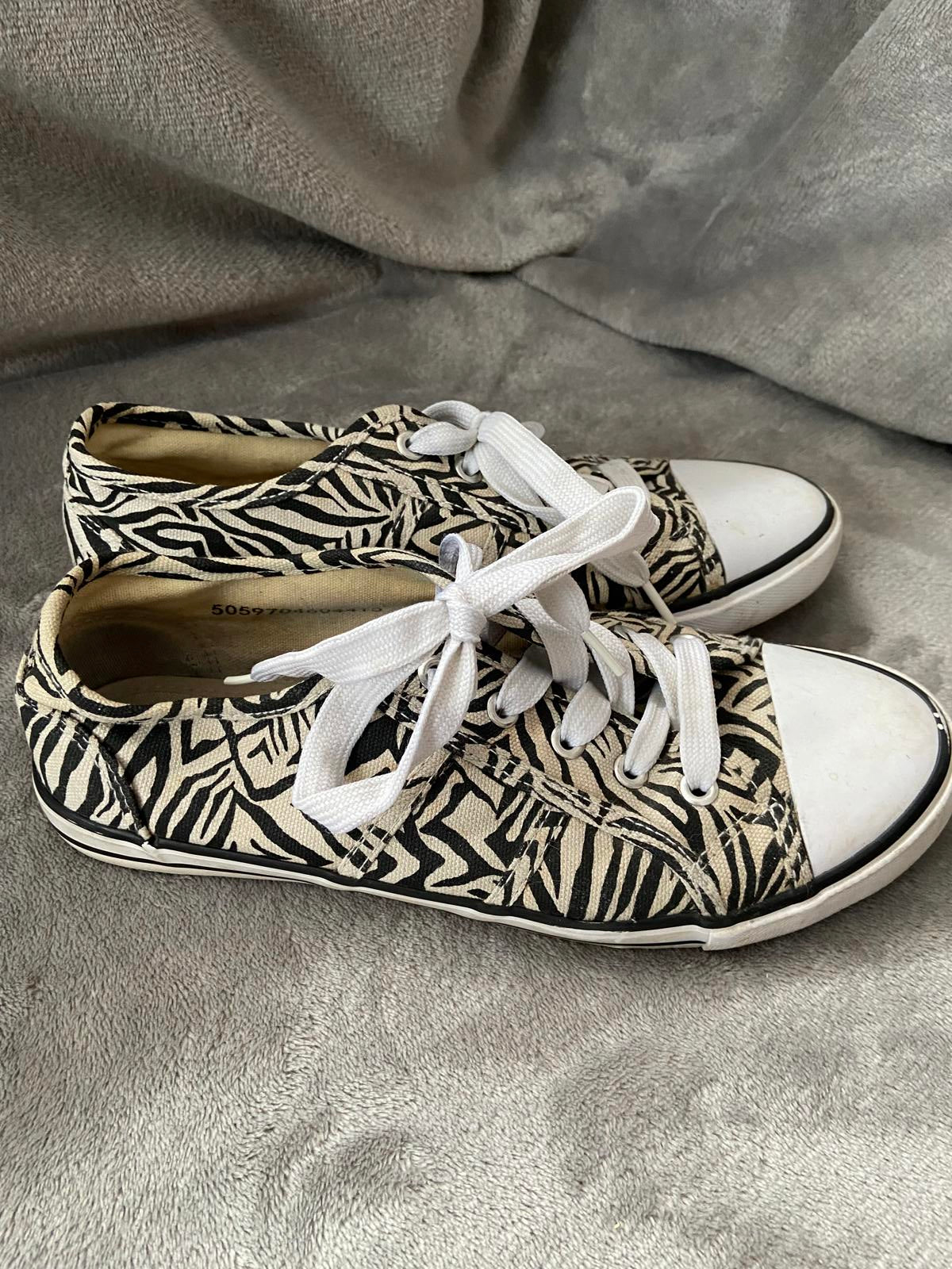 Tu Women’s Size 6 Zebra Print Canvas Lace-Up Trainers Excellent Condition