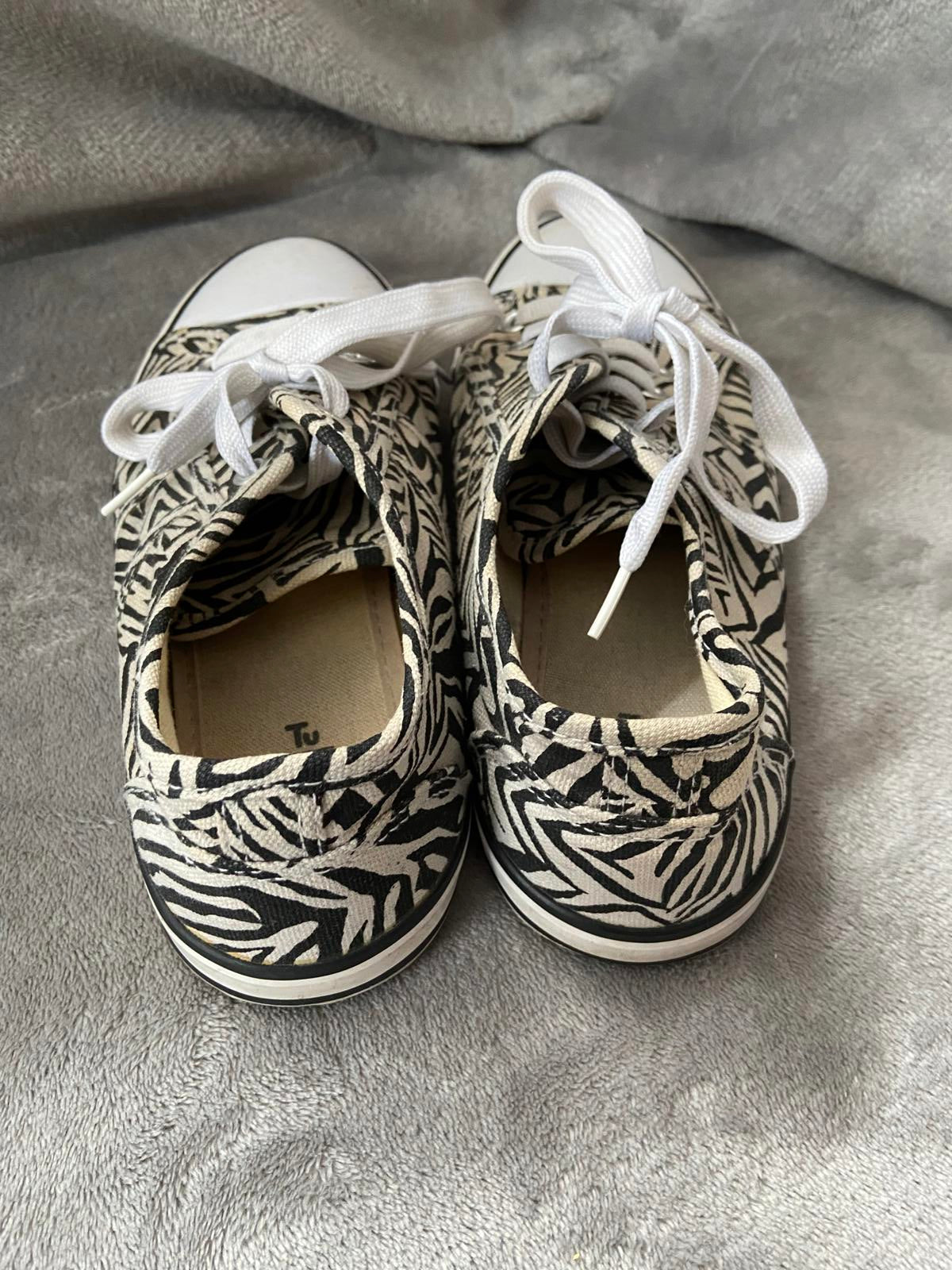 Tu Women’s Size 6 Zebra Print Canvas Lace-Up Trainers Excellent Condition