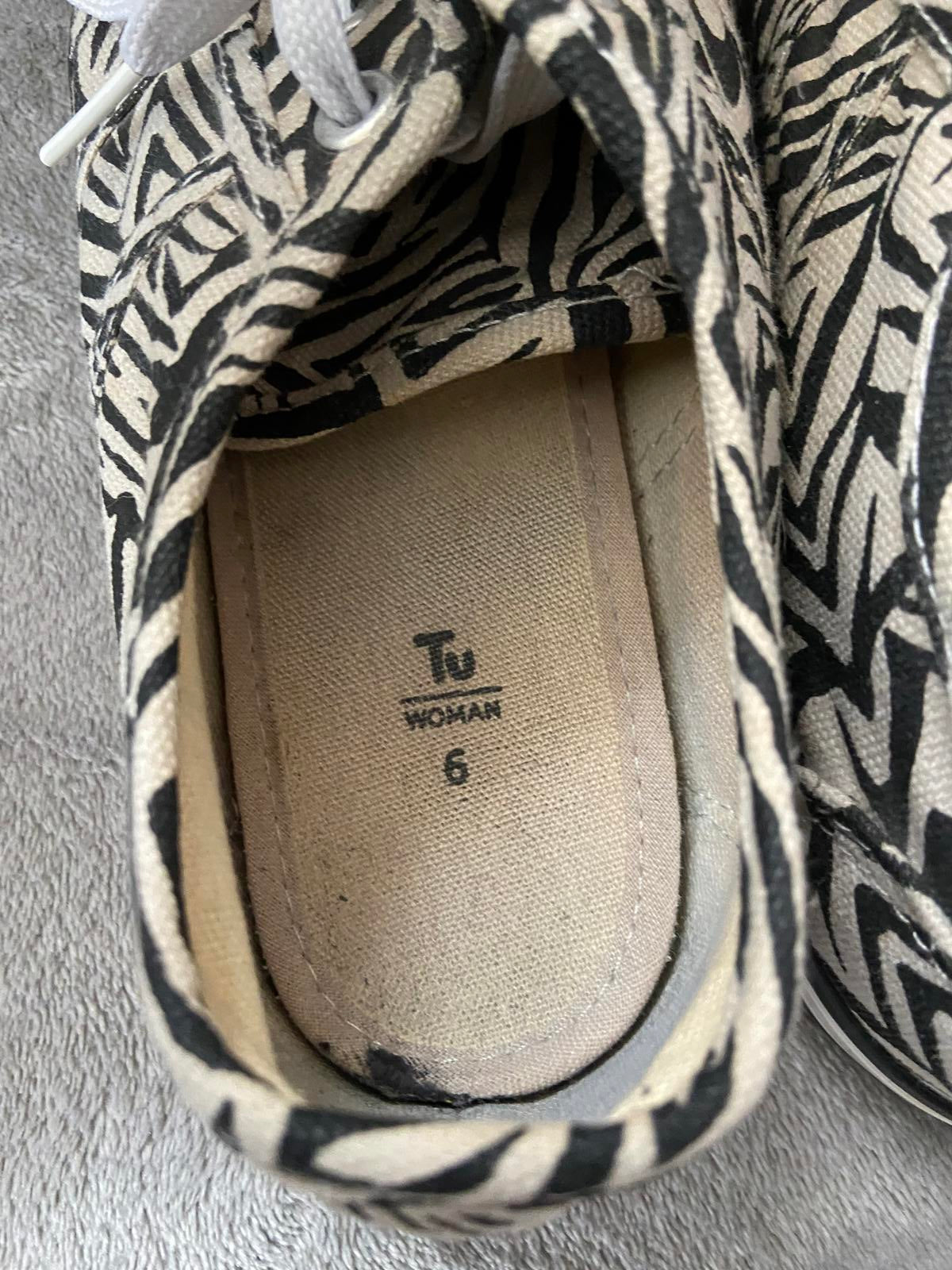 Tu Women’s Size 6 Zebra Print Canvas Lace-Up Trainers Excellent Condition