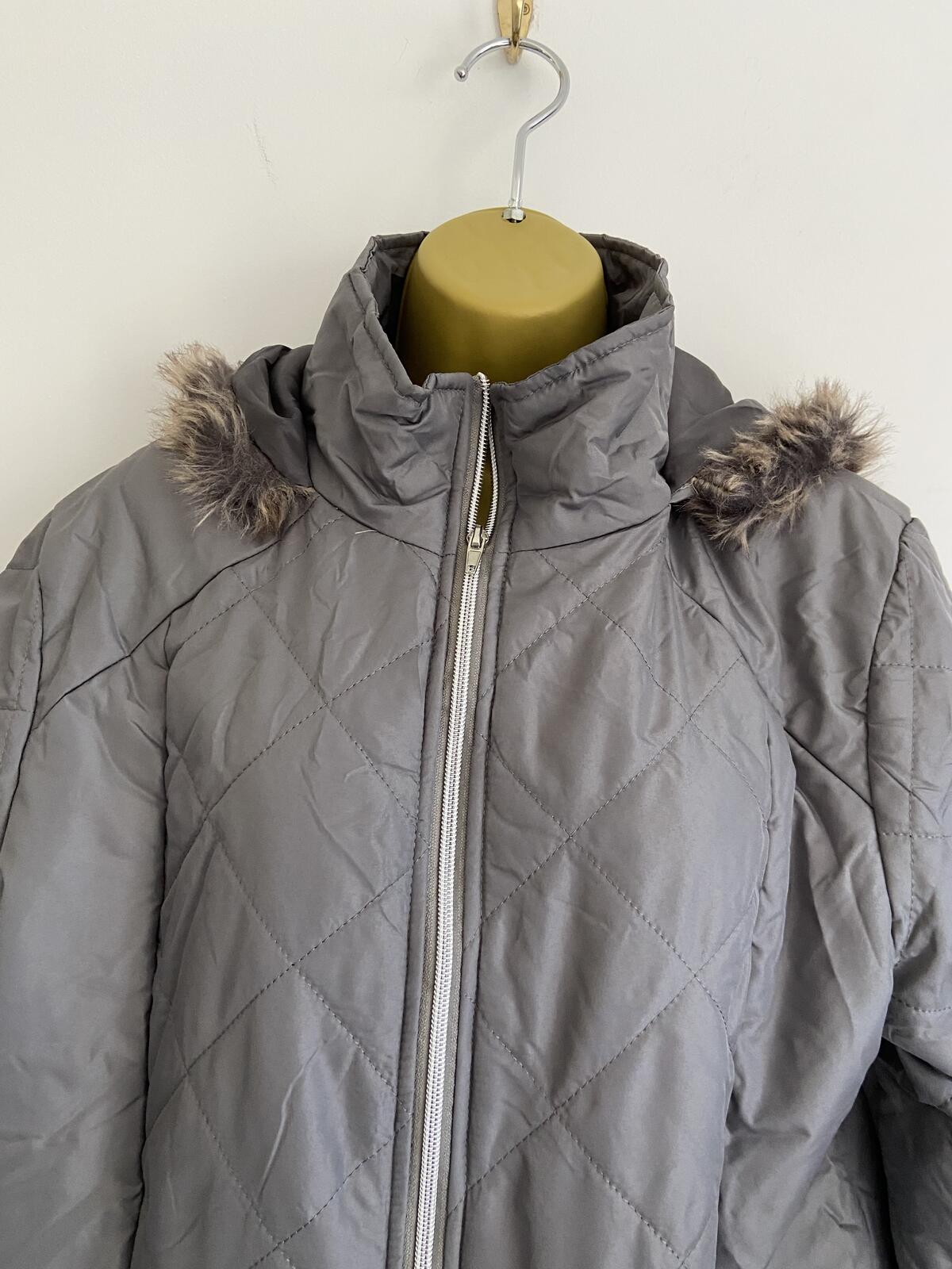 Anne de Lancay Women’s Silver Quilted Lightweight Coat With Fur Hood Size M