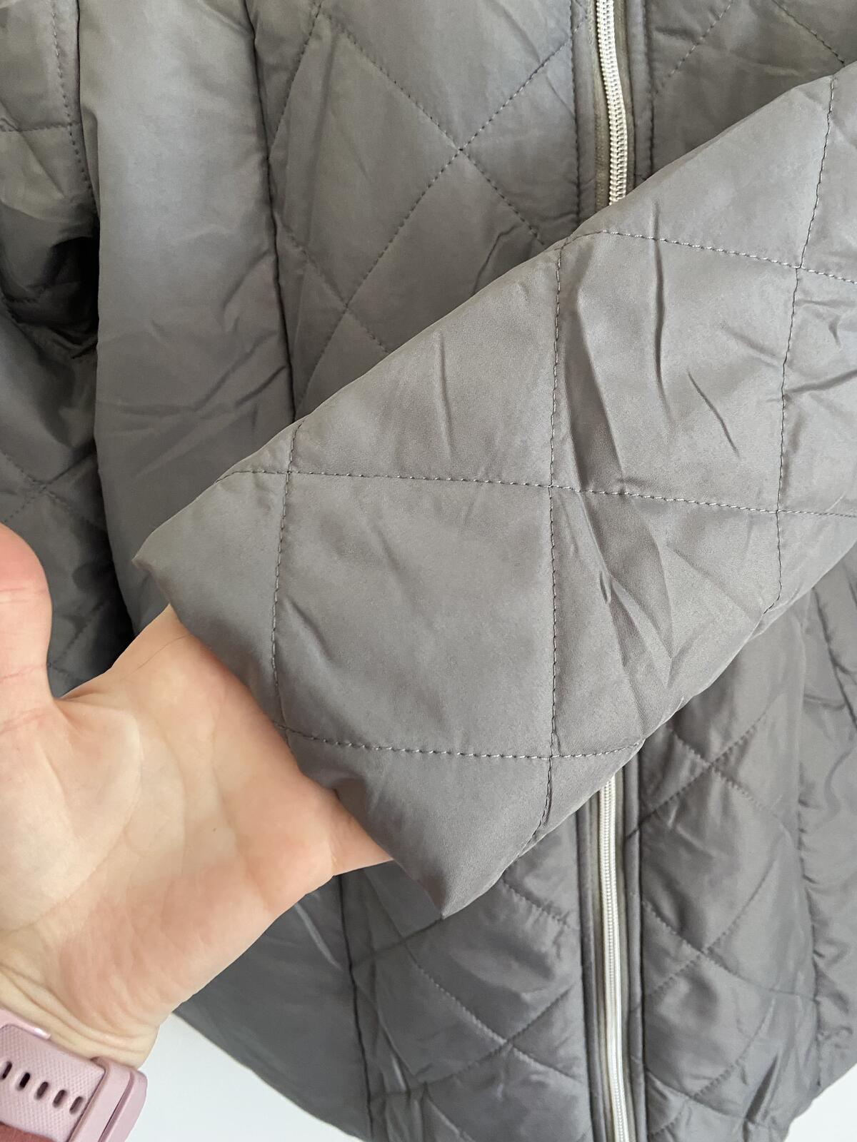 Anne de Lancay Women’s Silver Quilted Lightweight Coat With Fur Hood Size M
