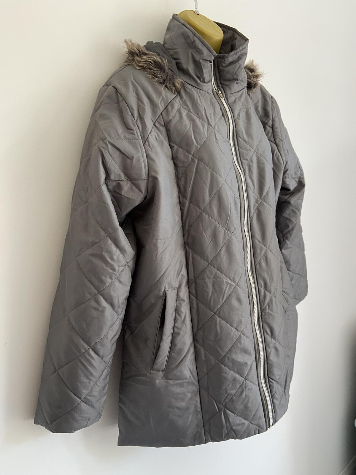 Anne de Lancay Women’s Silver Quilted Lightweight Coat With Fur Hood Size M