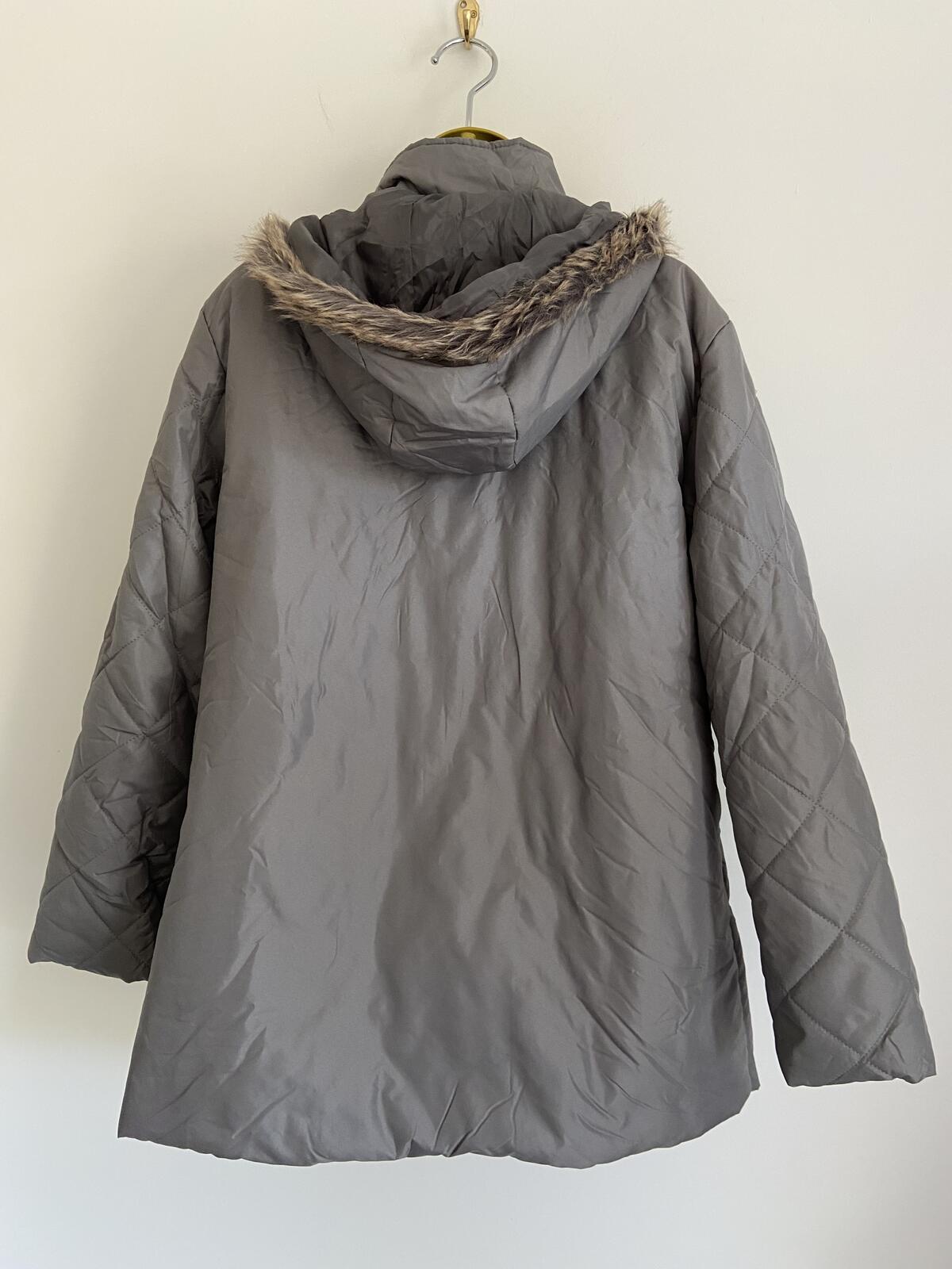 Anne de Lancay Women’s Silver Quilted Lightweight Coat With Fur Hood Size M