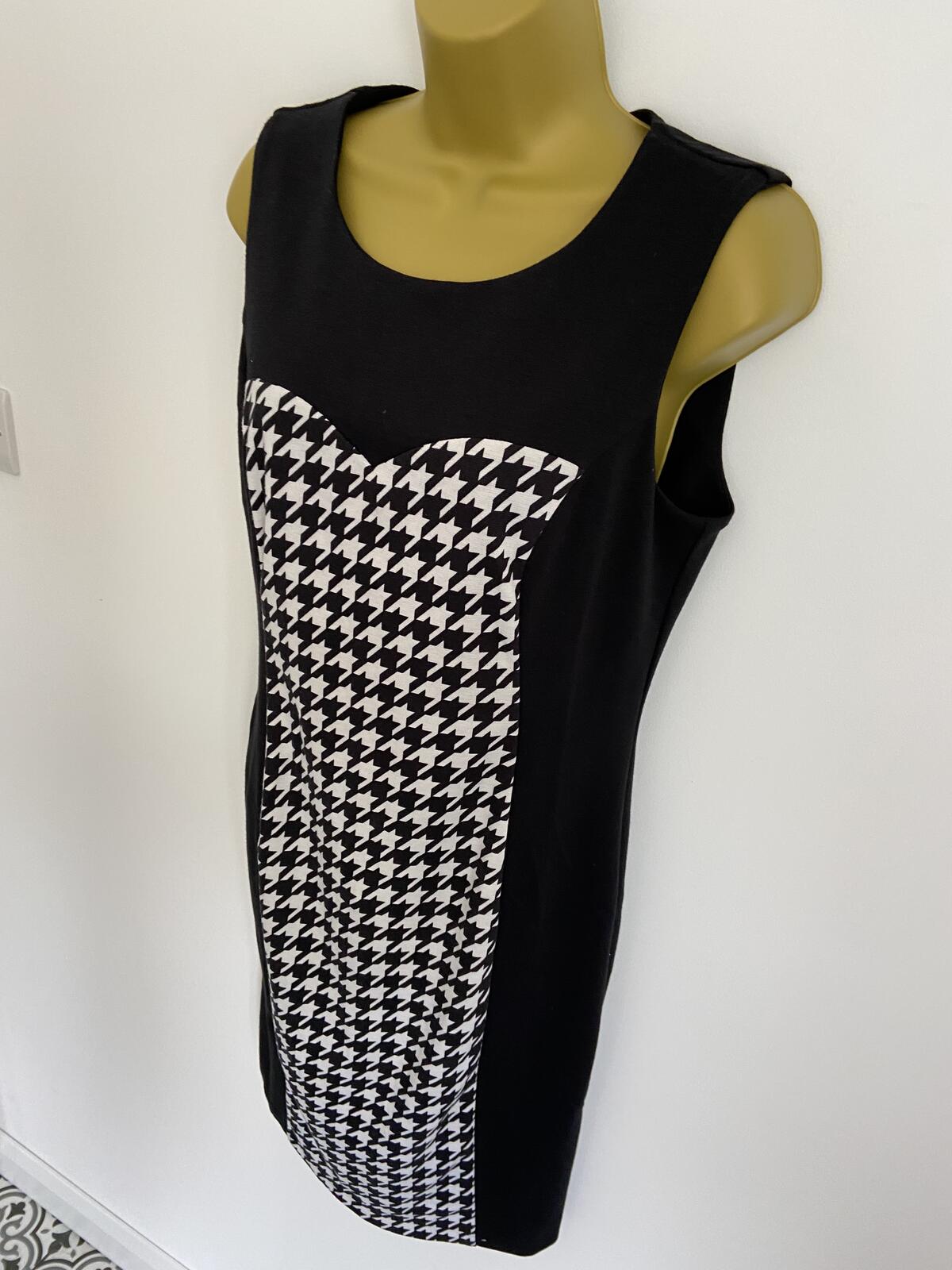 M&Co Women’s Black & White Houndstooth Panel Sleeveless Dress Size 14