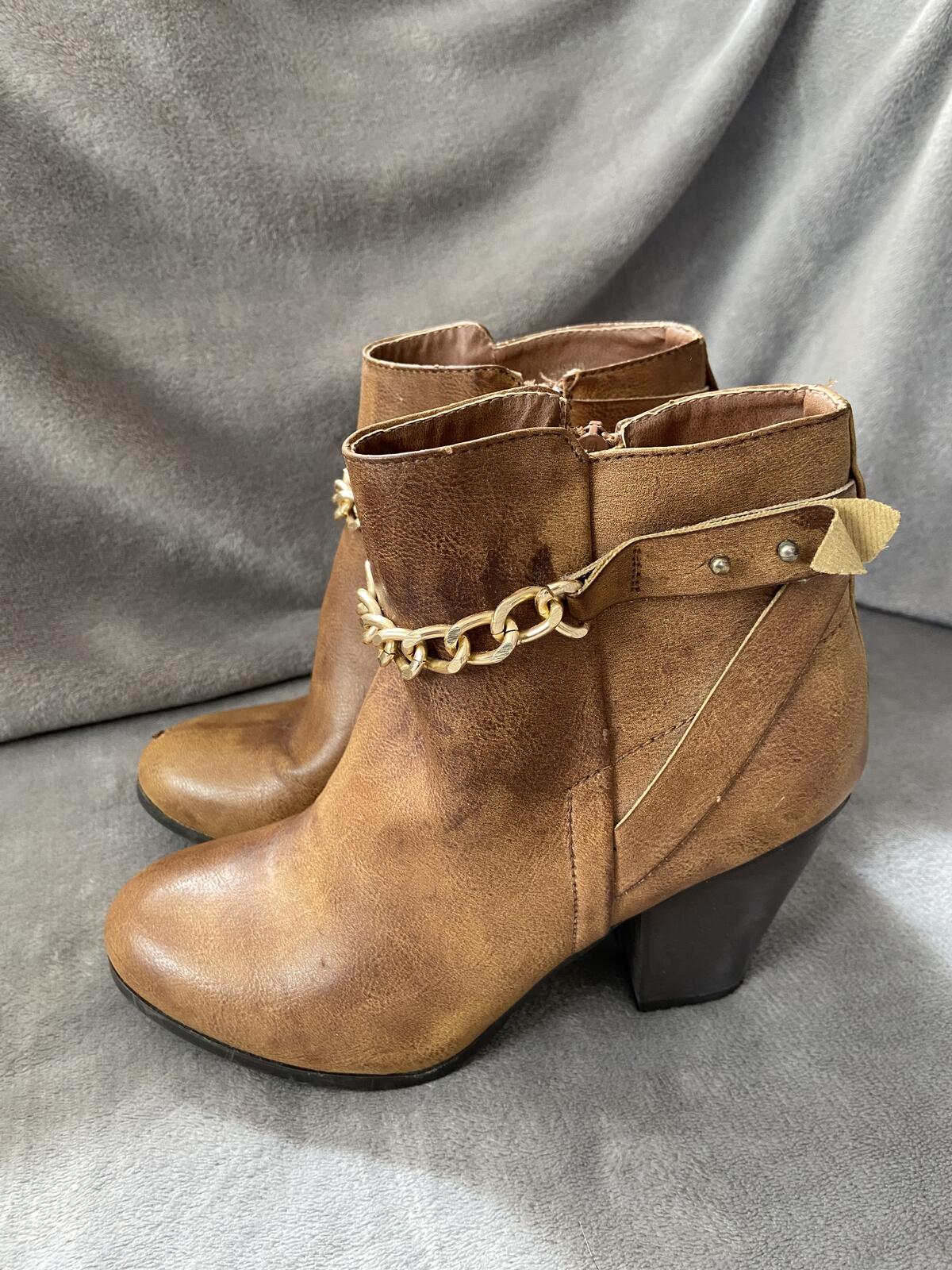 New Look Women’s Brown Block Heel Ankle Boots with Gold Chain Size UK 6