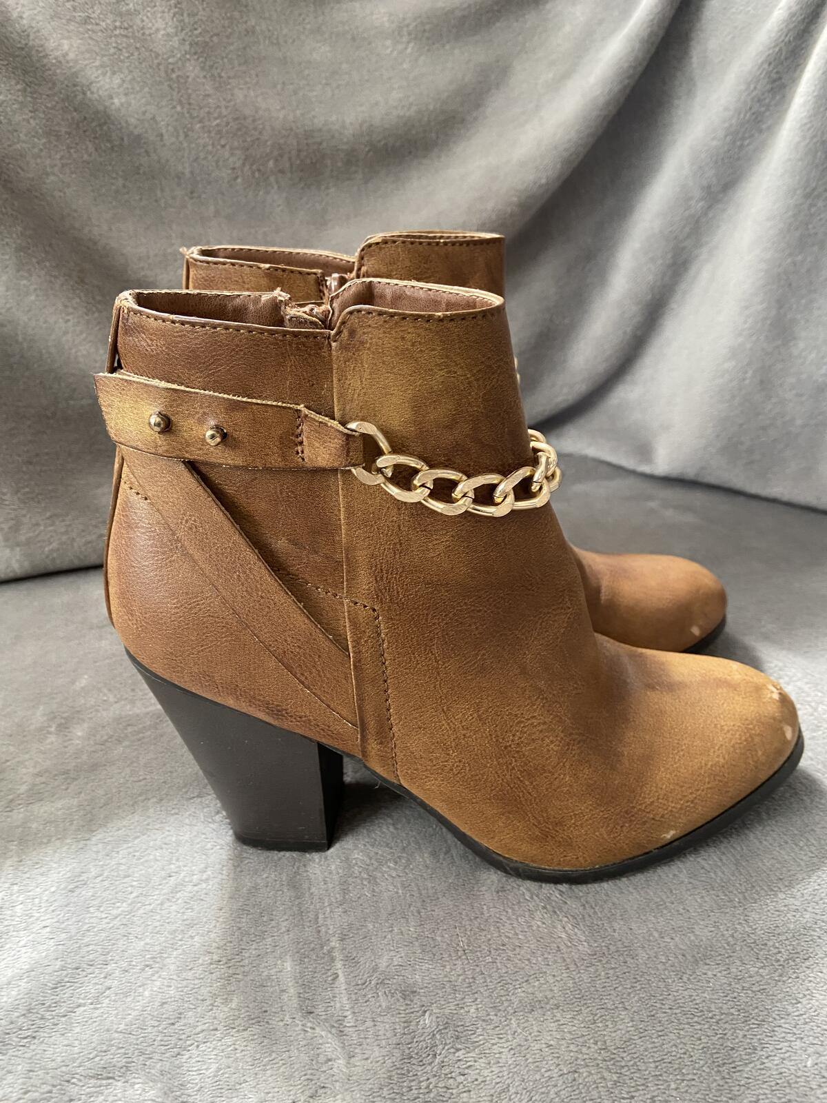 New Look Women’s Brown Block Heel Ankle Boots with Gold Chain Size UK 6