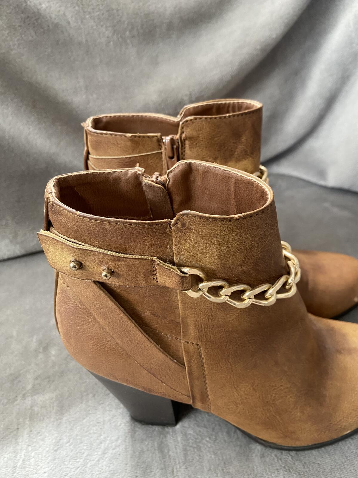New Look Women’s Brown Block Heel Ankle Boots with Gold Chain Size UK 6