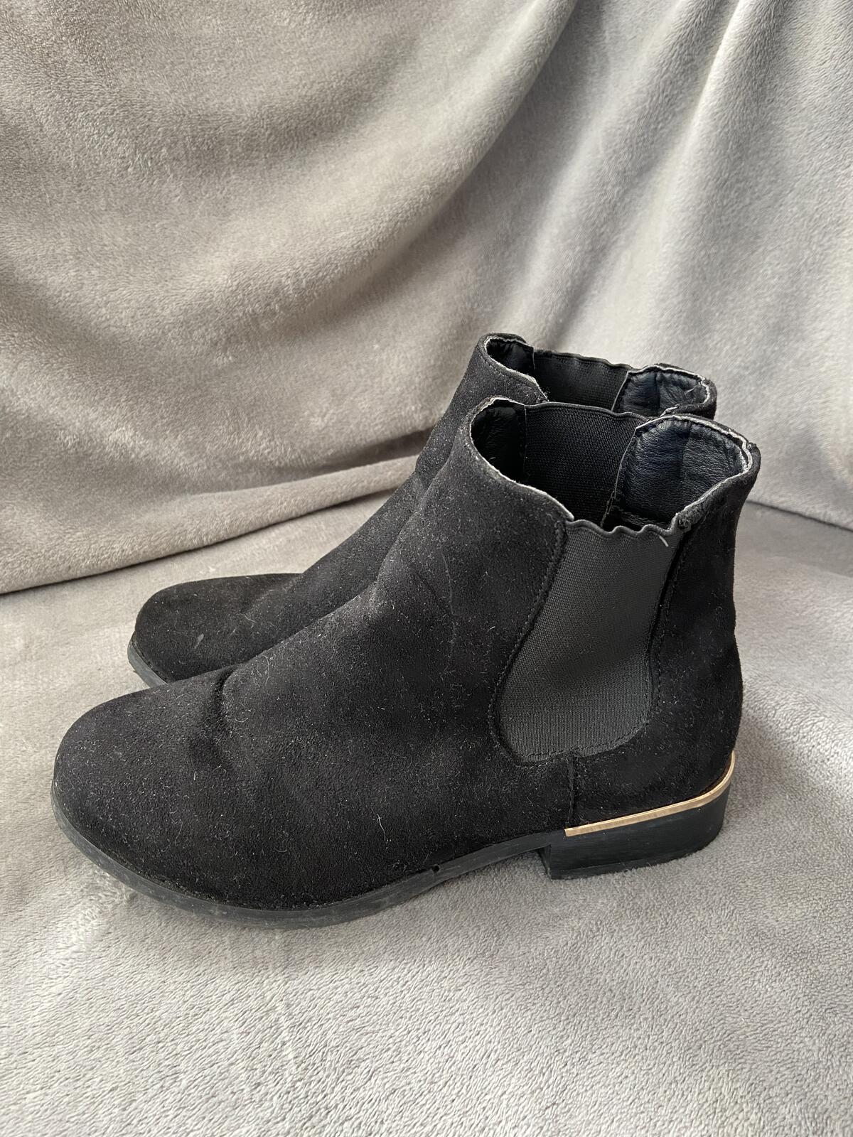 Women’s Black Suede Chelsea Boots with Elasticated Cuff & Gold Heel Size UK 5