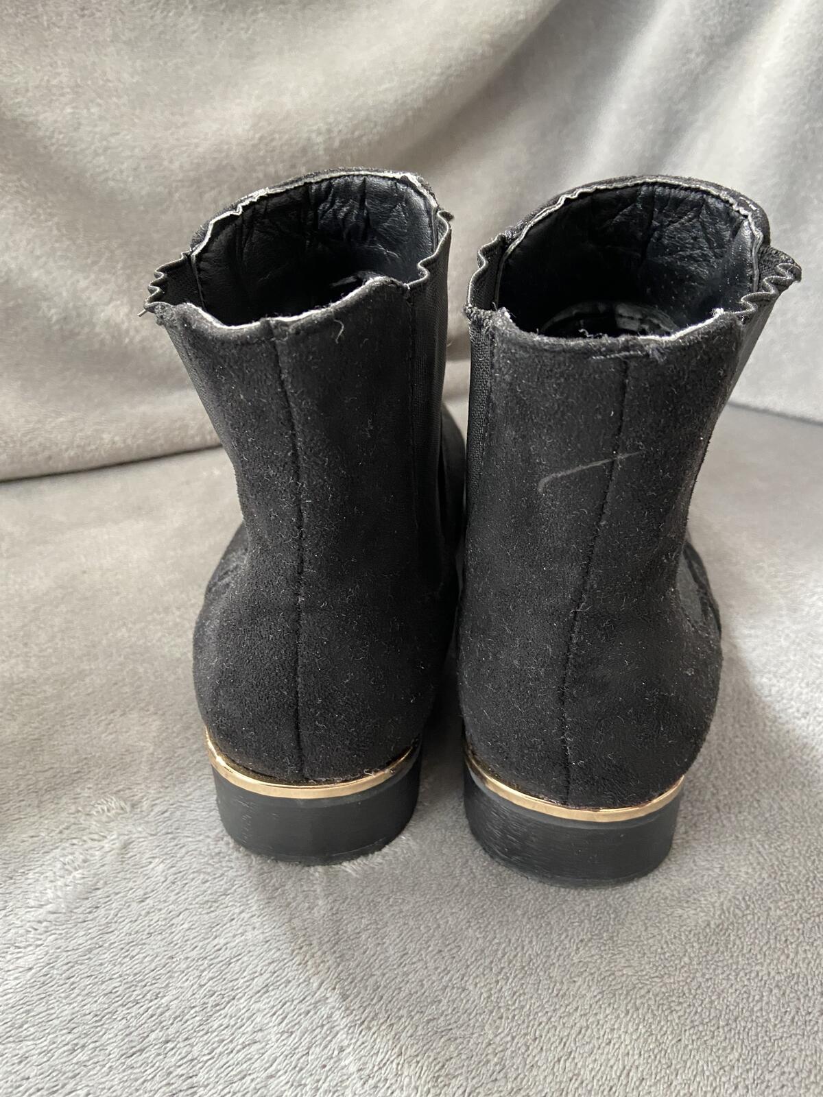 Women’s Black Suede Chelsea Boots with Elasticated Cuff & Gold Heel Size UK 5