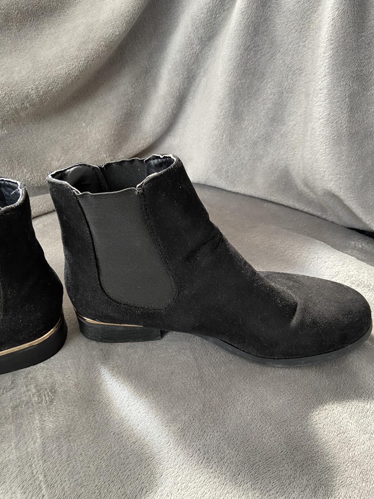 Women’s Black Suede Chelsea Boots with Elasticated Cuff & Gold Heel Size UK 5